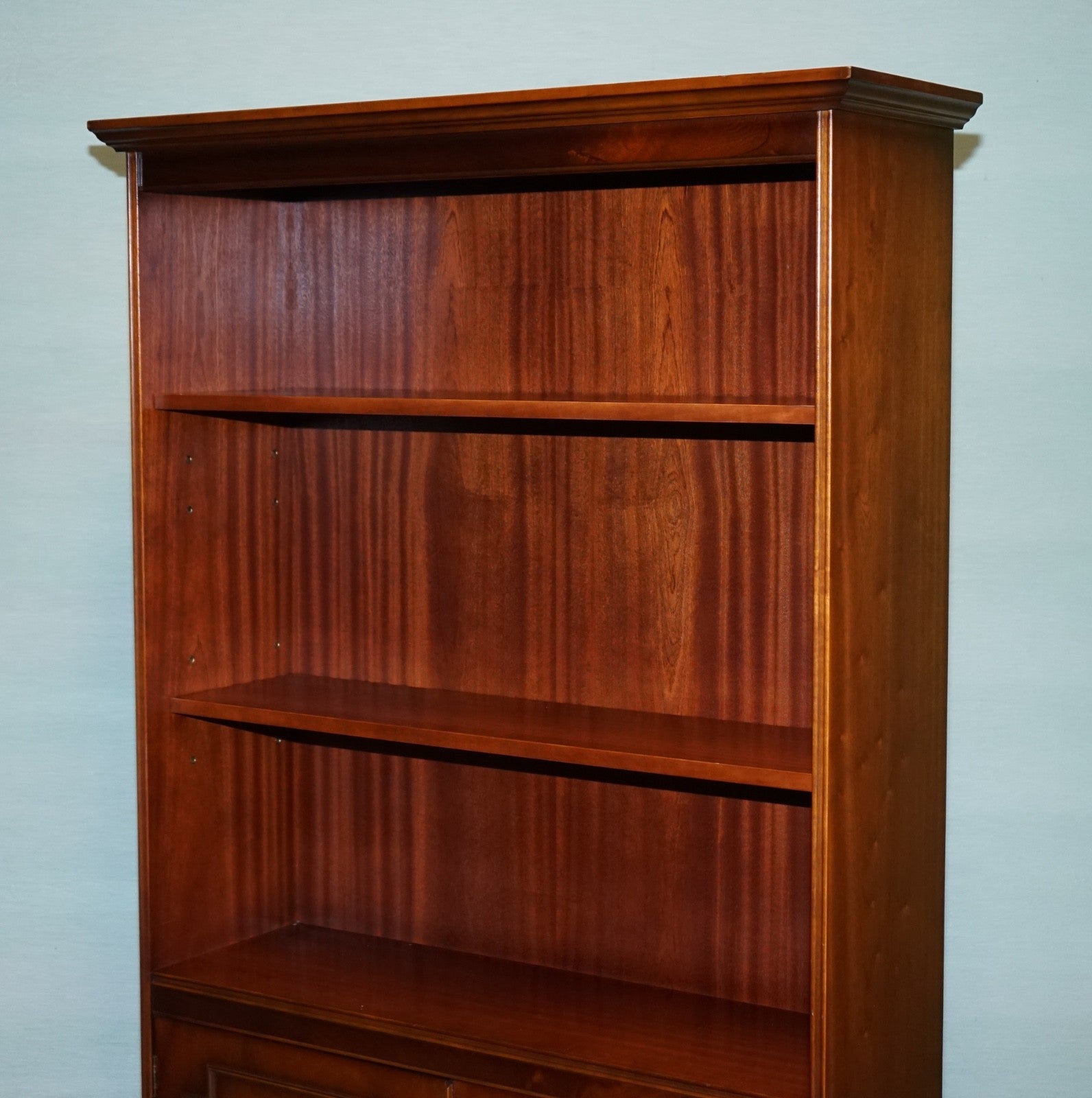 ENGLISH TRADITIONAL BRADLEY DISPLAY CABINET BOOKCASE WITH SHELVES AND CUPBOARD