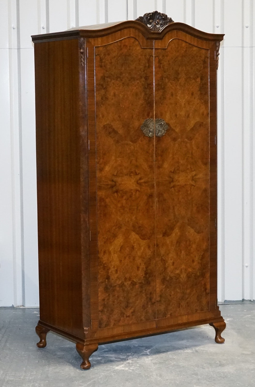 ART DECO 1920'S QUEEN ANNE ENGLiSH  BURR WALNUT TWO DOOR WARDROBE