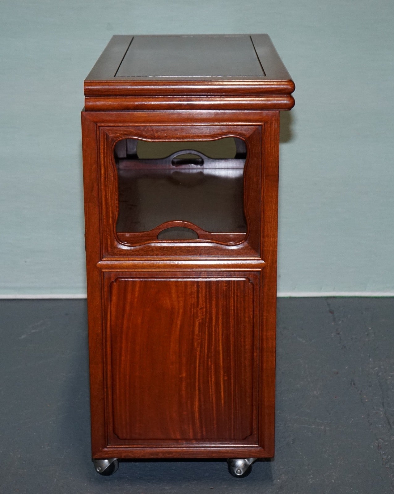 VINTAGE ORIENTAL CHINESE ROLLING BAR CABINET MID CENTURY TEA OR LIQUOR CART