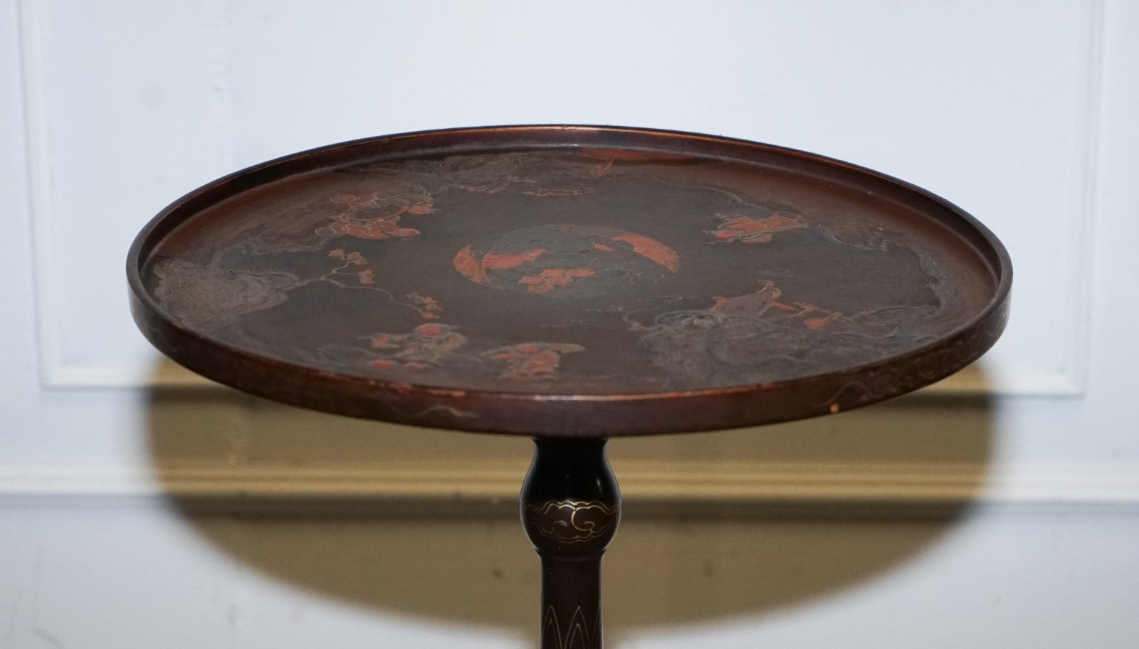 ANTIQUE CHINOISERIE LACQUERED HAND PAINTED SIDE END WINE LAMP TABLE