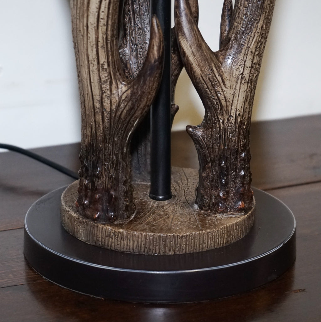 VINTAGE RUSTIC COUNTRY FAUX ANTLER TABLE LAMP WITH MATCHING SHADE