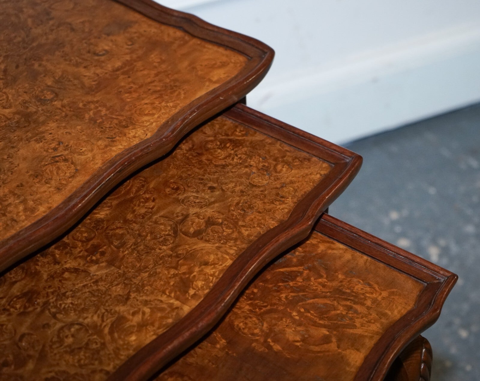 1920 ART DECO BURR WALNUT NEST OF THREE TABLES QUEEN ANNE LEGS