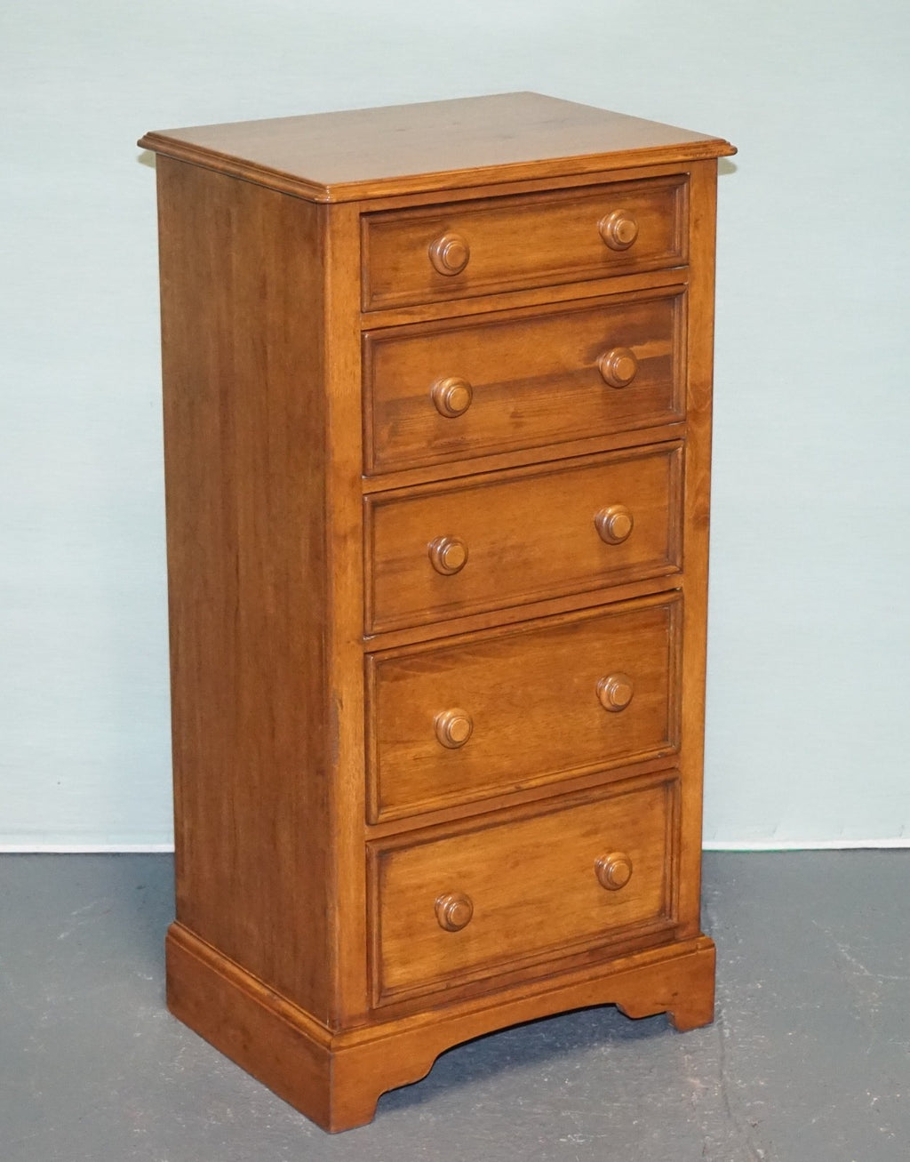 WILLiS & GAMBIER OAK TALLBOY CHEST OF DRAWERS