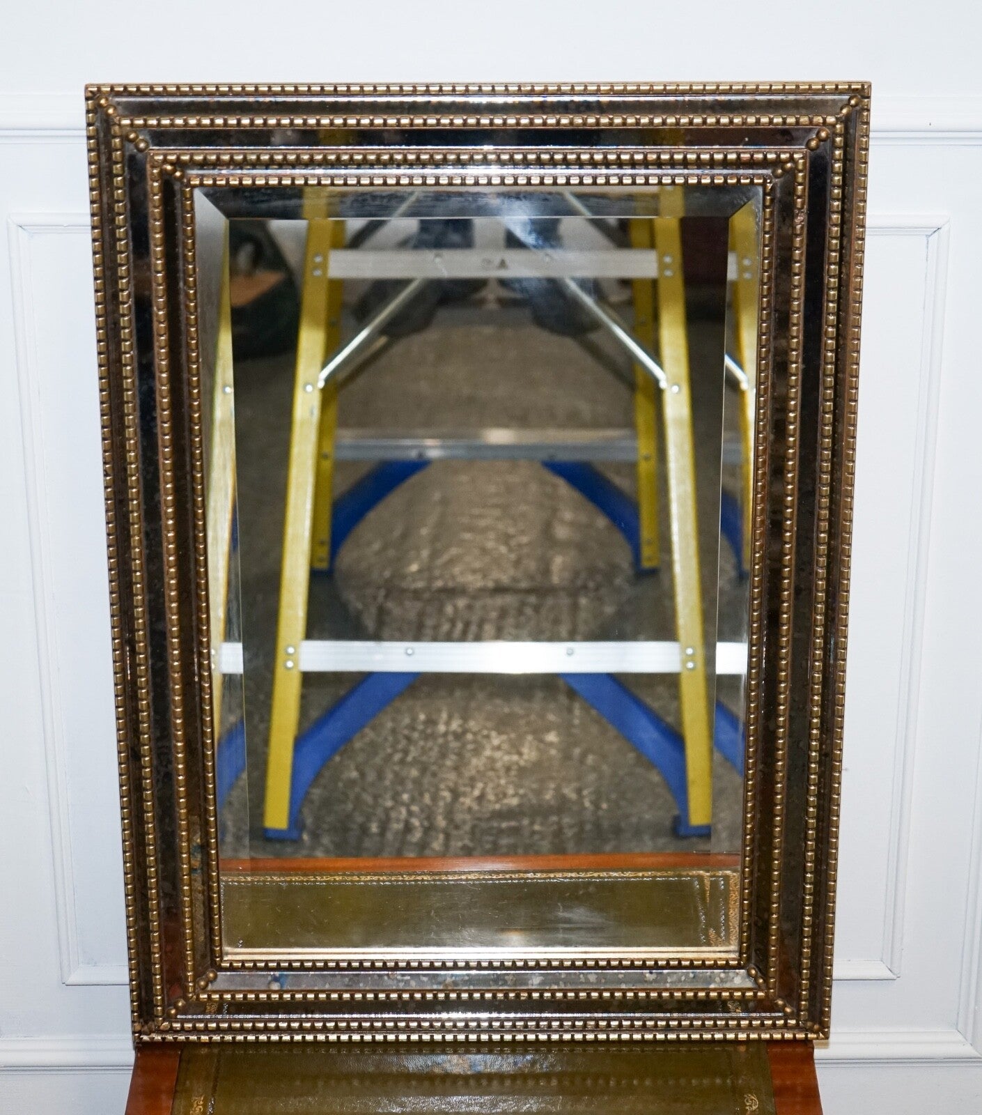 LOVELY BEVELLED TRIPLE GOLD BEAD DECORATION FOXING EFFECT