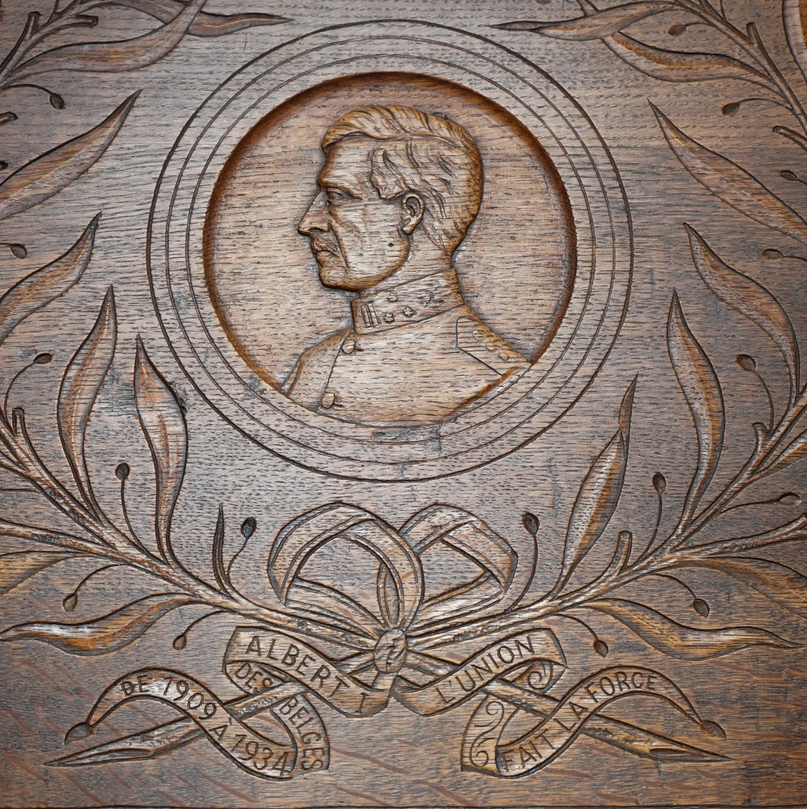 KING ALBERT I OF BELGIUM OCCASIONAL SIDE END COFFEE TABLE CARVED OAK CiRCA 1900
