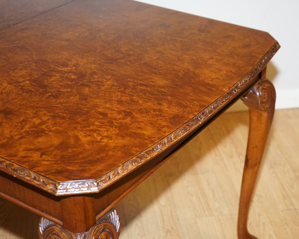 A VERY BEAUTIFUL CIRCA 1930's BURR WALNUT QUEEN ANNE CARVED LEGS DINING TABLE