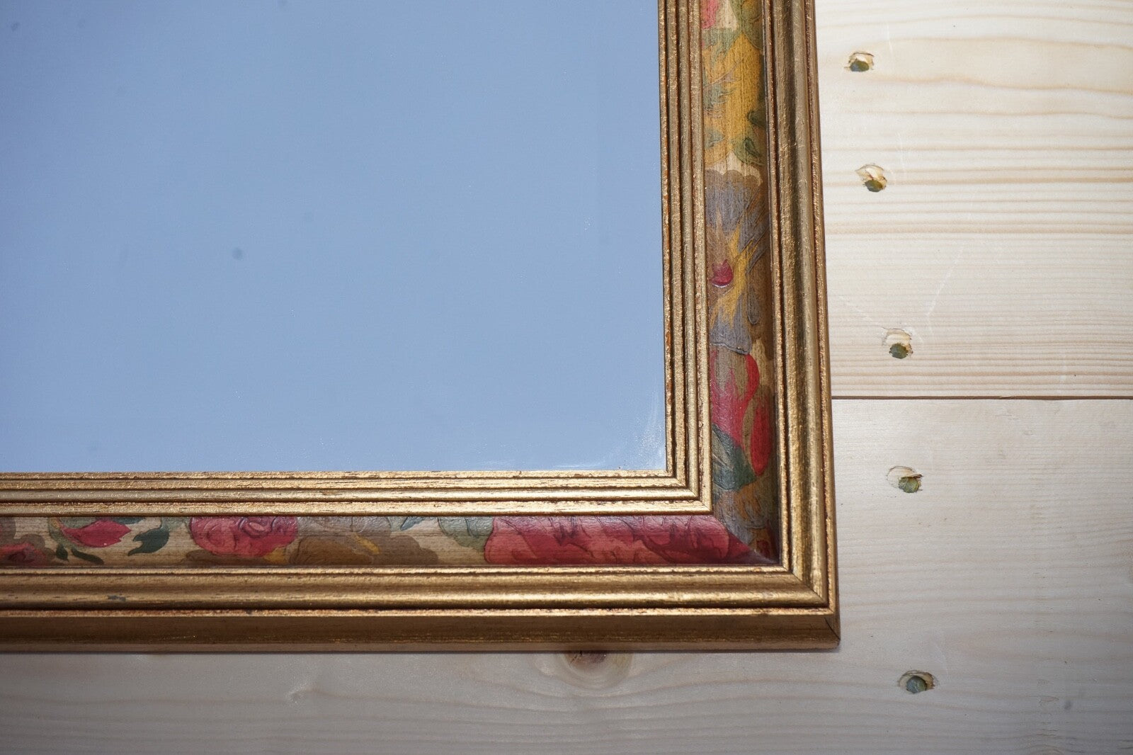 LOVELY VINTAGE GOLD BEVELLED MIRROR WITH FLORAL DETAILING ON THE FRAME