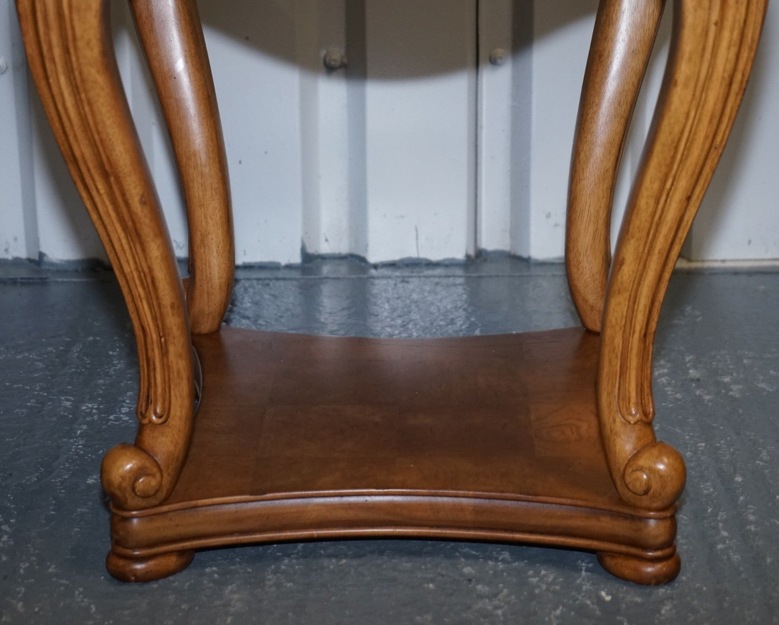 VINTAGE PAIR OF FRENCH STYLE SIDE LAMP TABLES WITH FAUX MARBLE TOPS