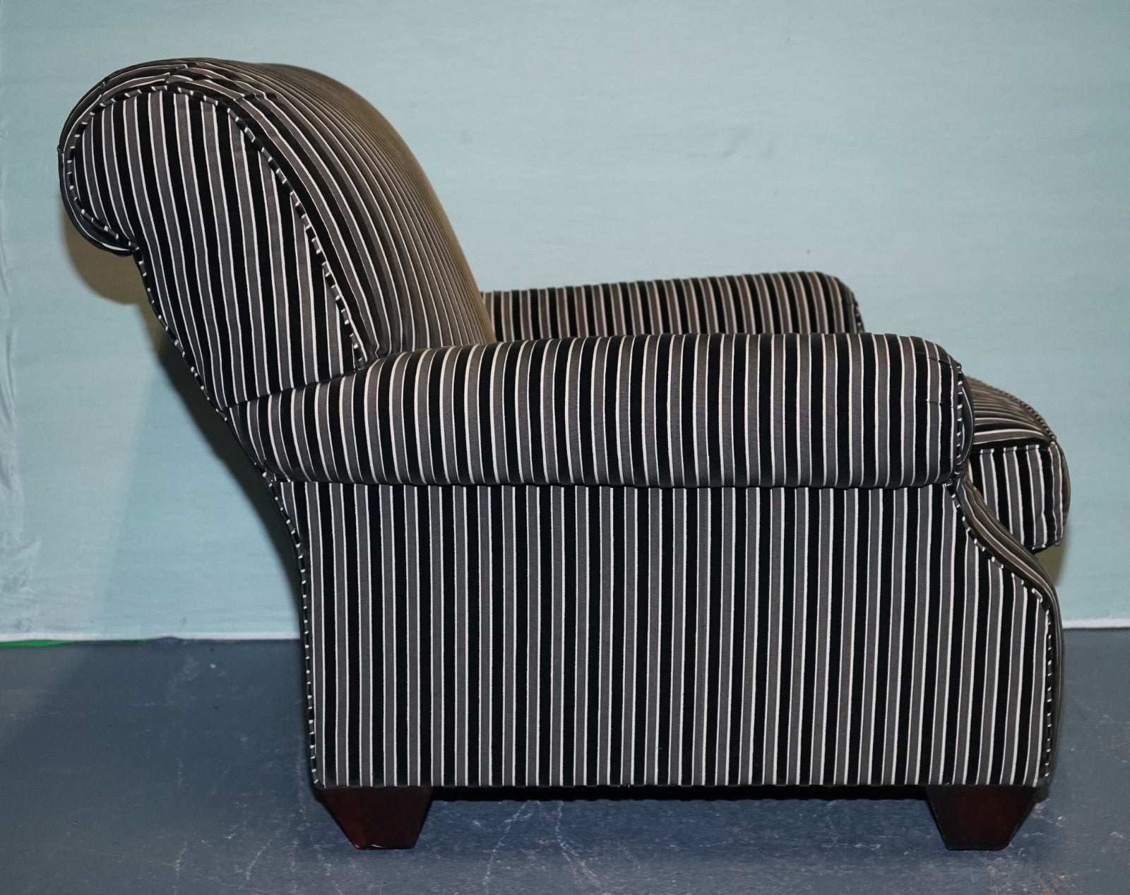 VINTAGE RALPH LAUREN FOR HENREDON STRIPED UPHOLSTERED CHAiR