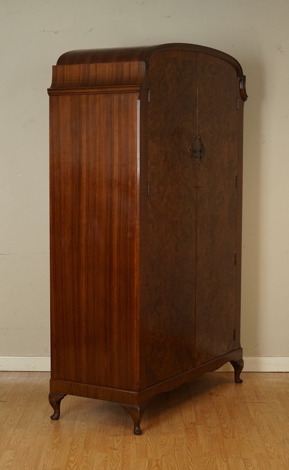 STUNNING MADE IN ENGLAND ART DECO BURR WALNUT DOUBLE WARDROBE