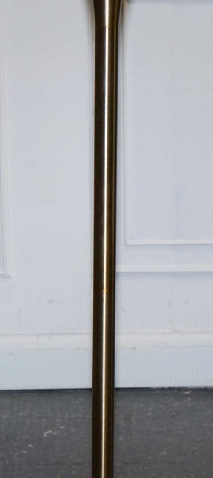BEAUTIFUL GOLD FLOOR LAMP WITH WHITE SHADE
