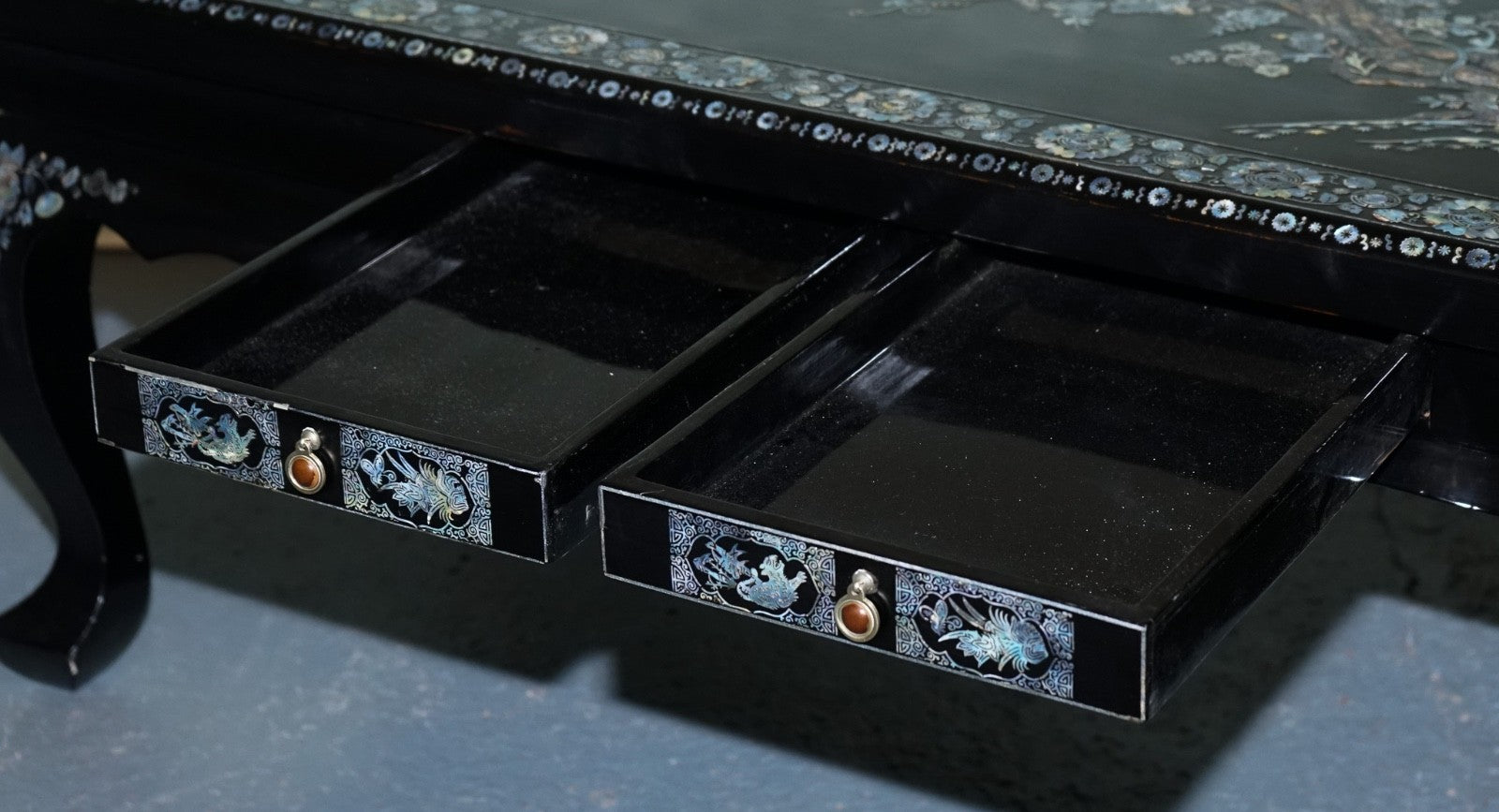 ORIENTAL CHINESE BLACK LACQUER COFFEE TABLE WITH MOTHER OF PEARL AND TWO DRAWERS