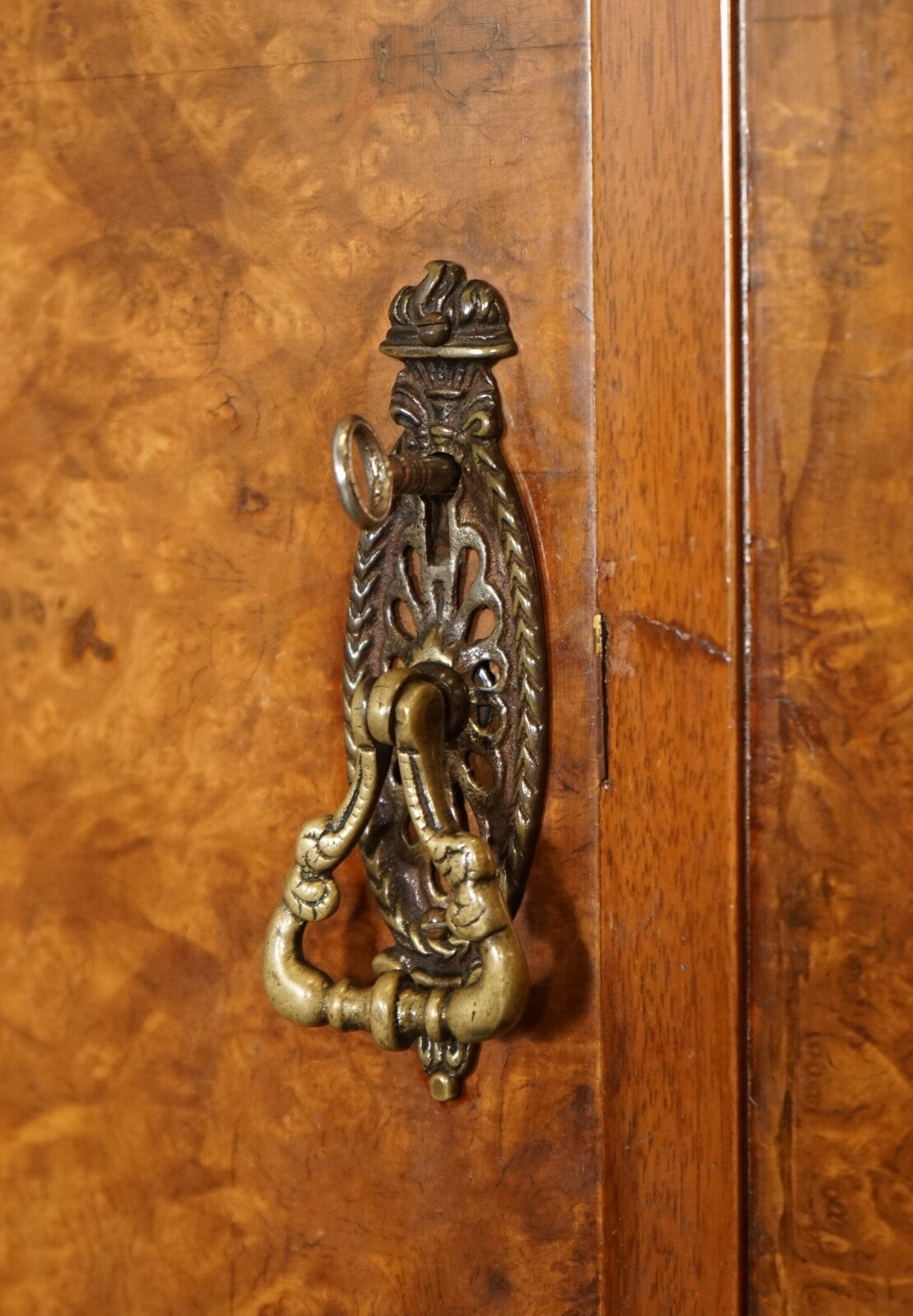 VICTORIAN QUEEN ANNE BURR WALNUT HEAVILY CARVED TRIPLE DOOR WARDROBE