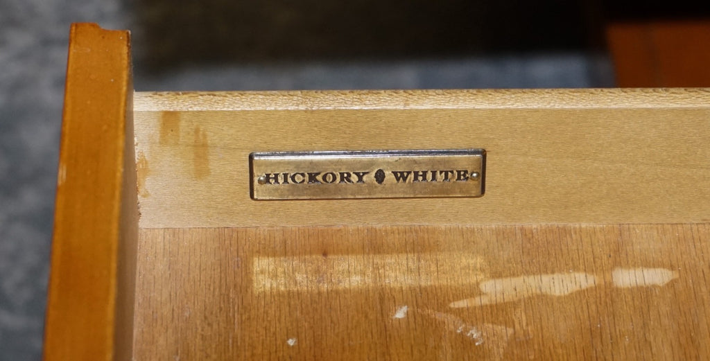 PAIR OF AMERICAN HICKORY WHITE GENESIS BIEDERMEIER NIGHTSTANDS BEDSIDE TABLES