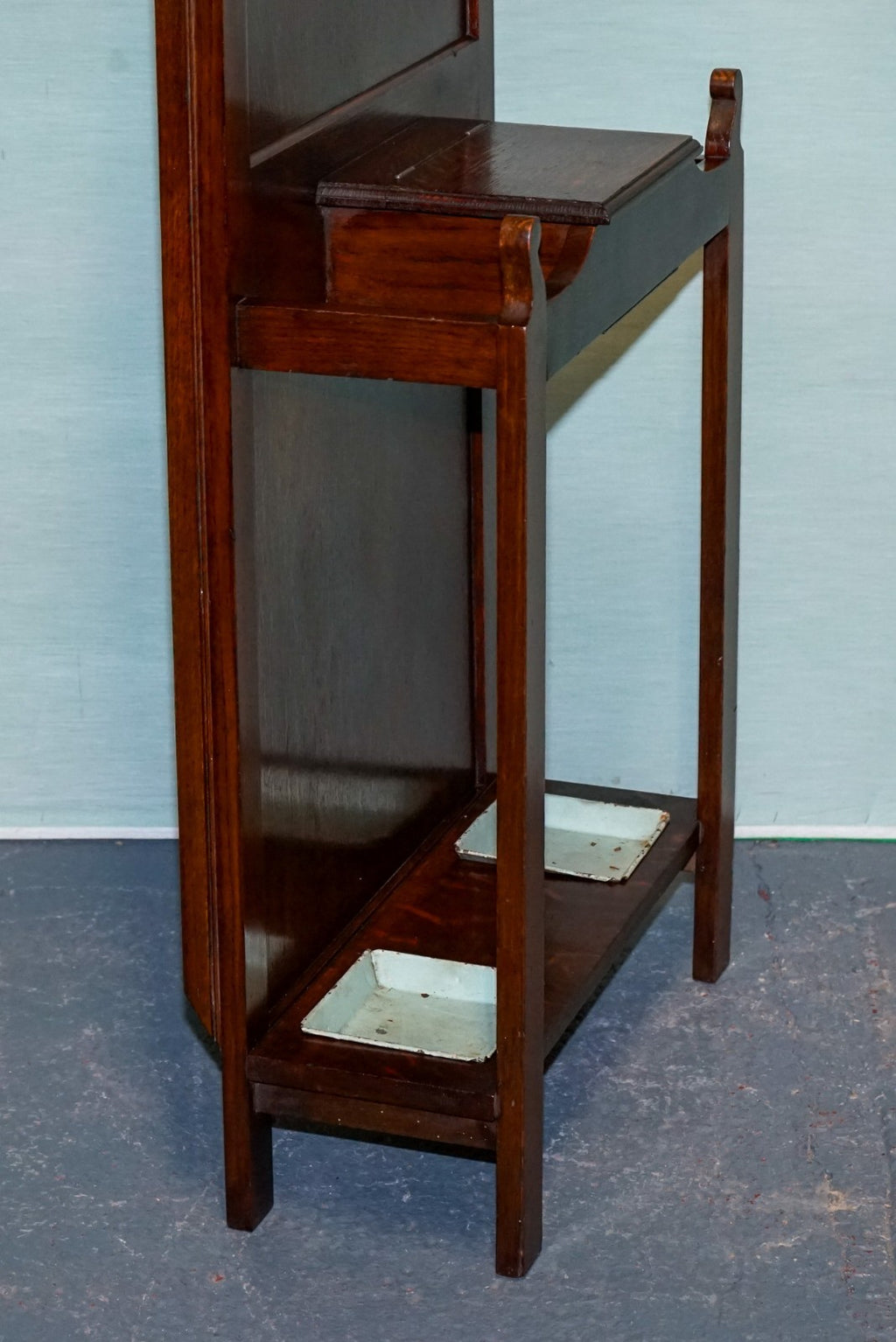ANTIQUE ATCRAFT OAK HAT AND UMBRELLA HALLWAY STAND WITH A MIRROR