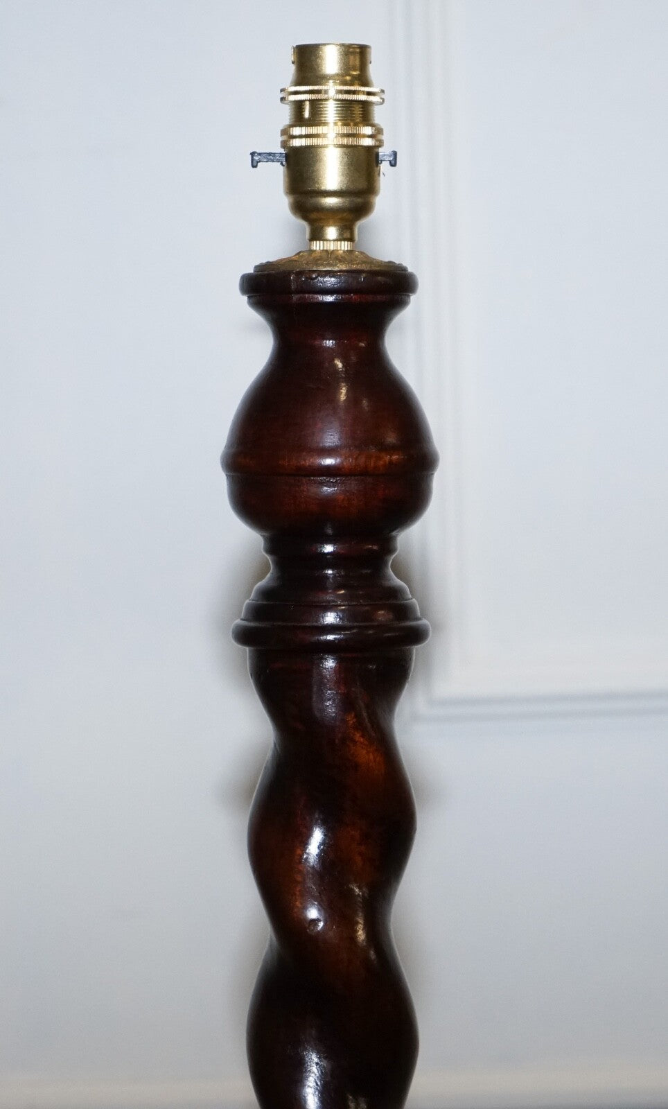 LOVELY RESTORED EDWARDIAN HARDWOOD BARLEY TWIST FLOOR LAMP