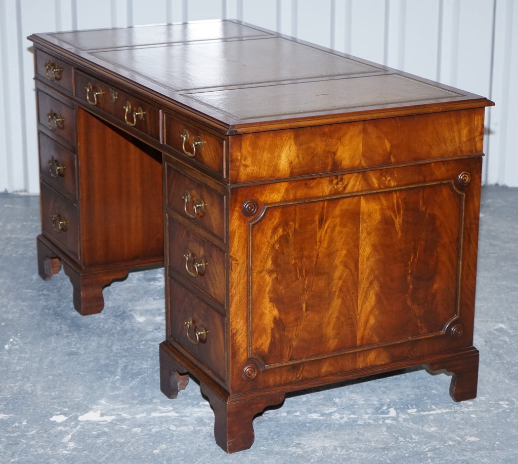 LOVELY BEVAN FUNNELL VINTAGE PEDESTAL DESK WITH HUNTER GREEN LEATHER
