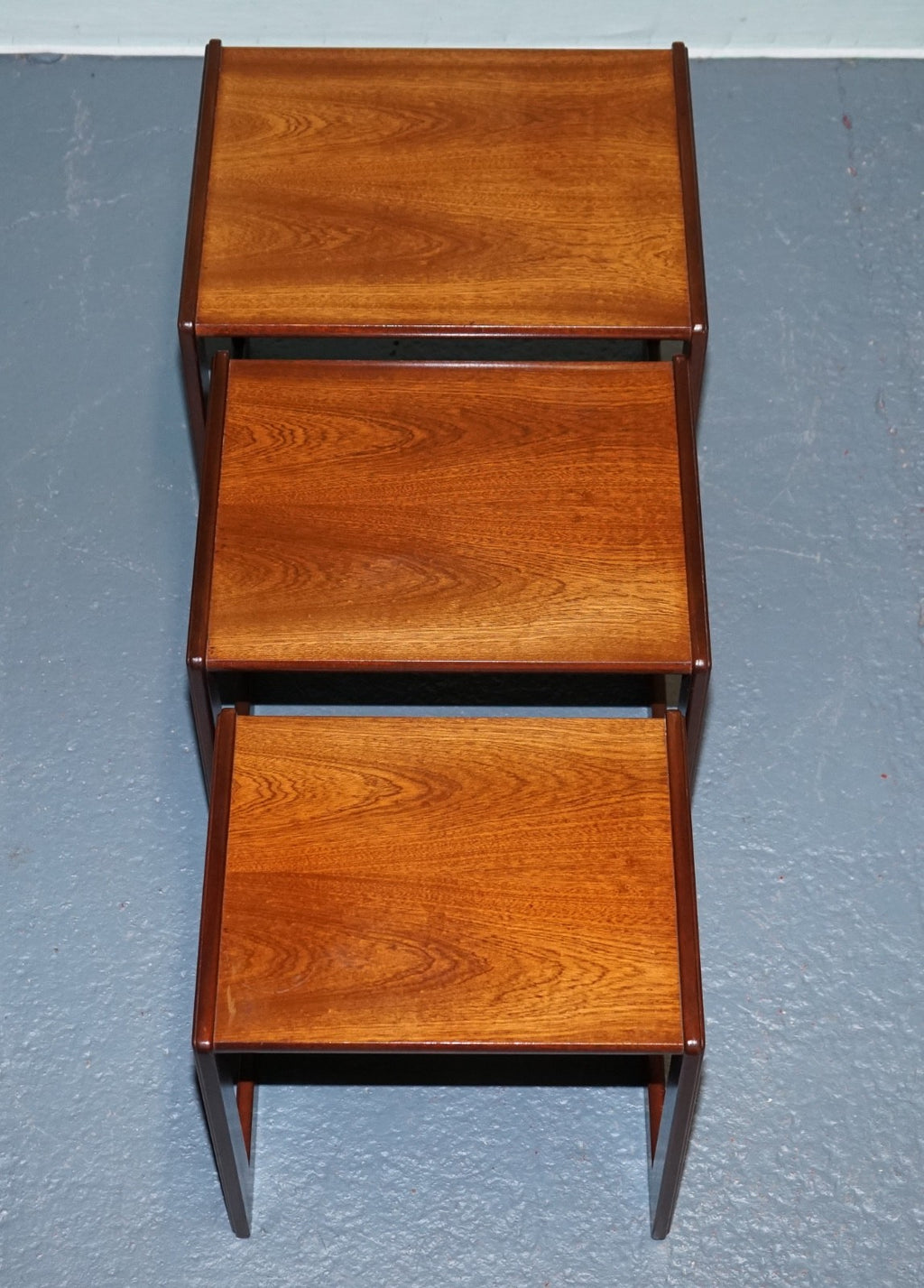 BRITISH G PLAN MID CENTURY HARDWOOD TEAK NESTING TABLES SLEEK MINIMALIST