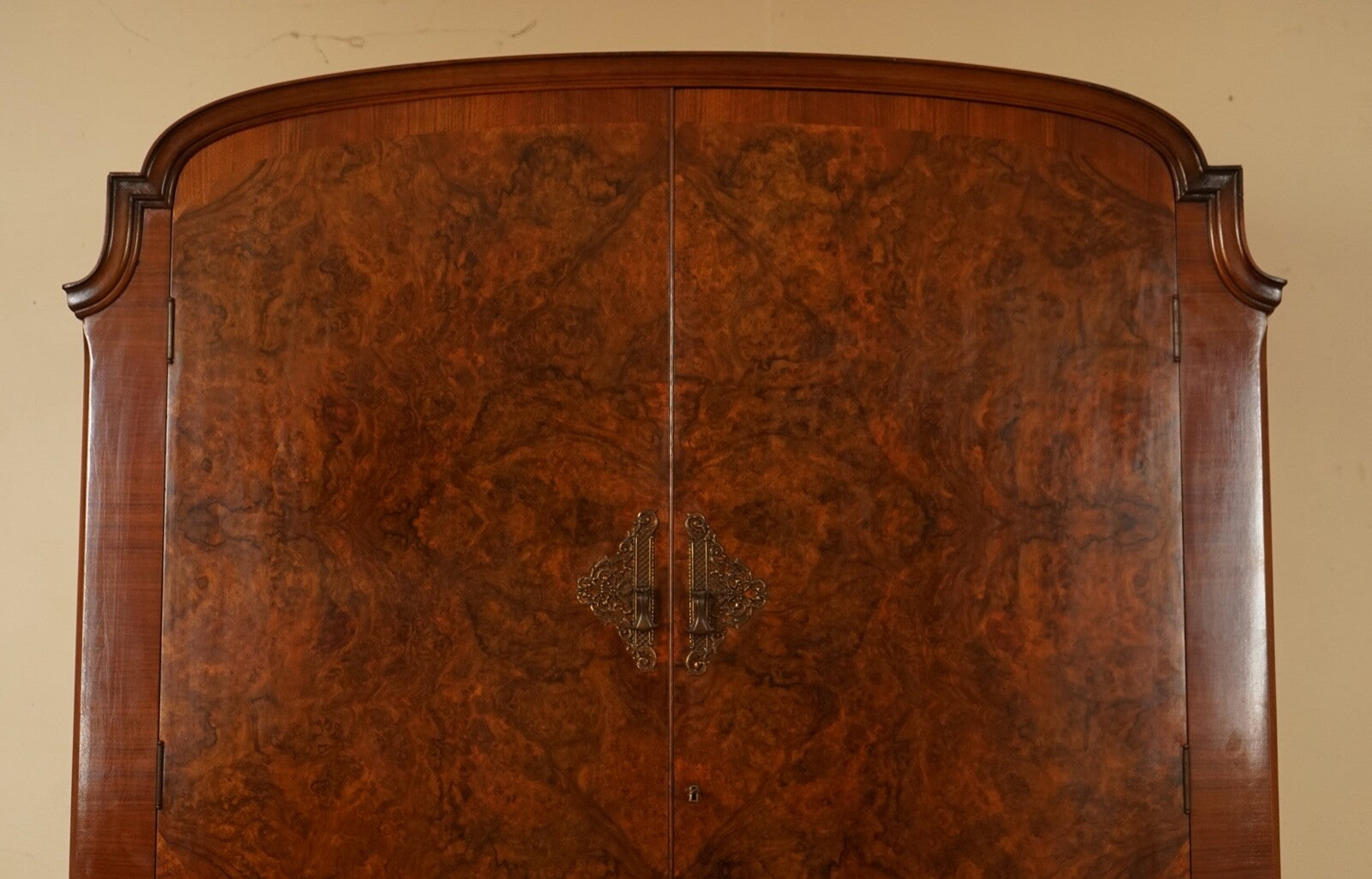 STUNNING MADE IN ENGLAND ART DECO BURR WALNUT DOUBLE WARDROBE