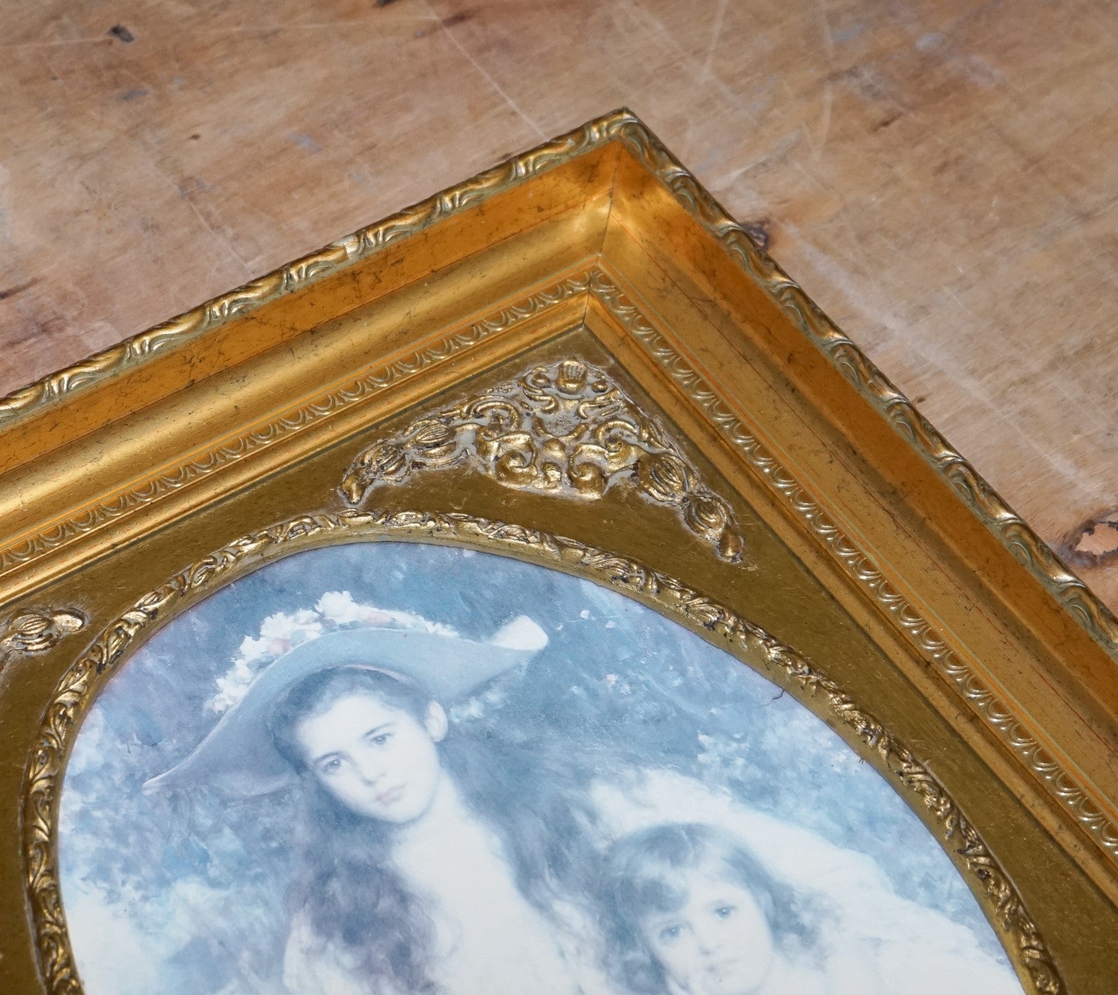 VINTAGE VICTORIAN STYLE PRINT TWO SISTERS POSING GITLED FRAME 52 X 42 CM