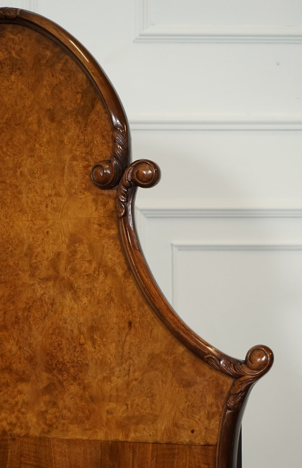 CIRCA 1930 ART DECO BURR WALNUT ENGLISH MADE VONO BEDSTEAD FRAME QUEEN ANNE LEGS