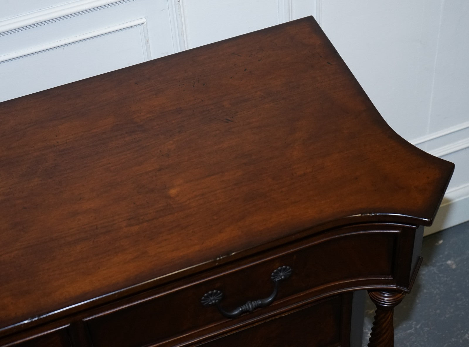 LARGE AMERICAN THOMASVILLE TRINIDAD BREAKFRONT SOLID DRESSER SIDEBOARD