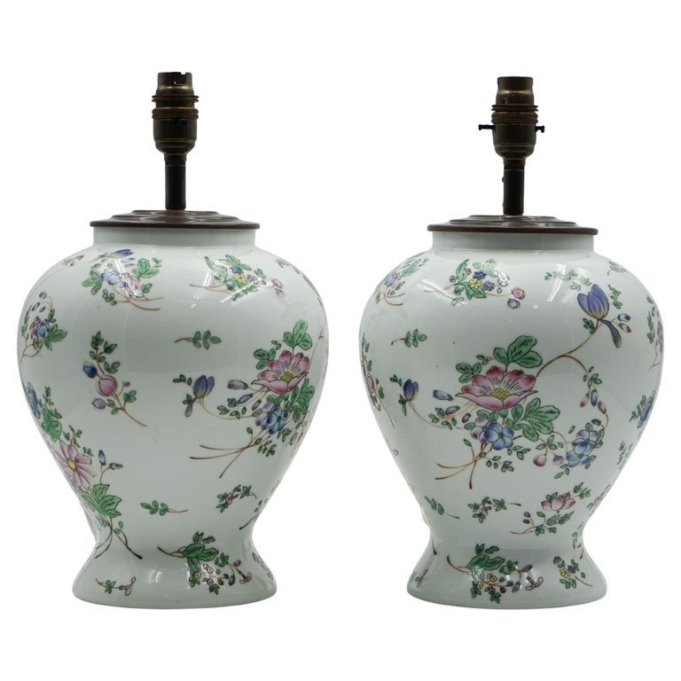 PAIR OF 1960'S CHINESE QIANLONG NIAN ZHI PORCELAIN VASES CONVERTED TABLE LAMPS