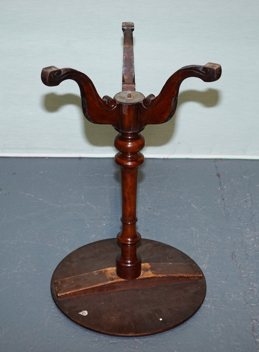 ANTIQUE VICTORIAN TRIPOD SIDE TABLE ROUND WINE TABLE WITH CABRIOLE LEGS
