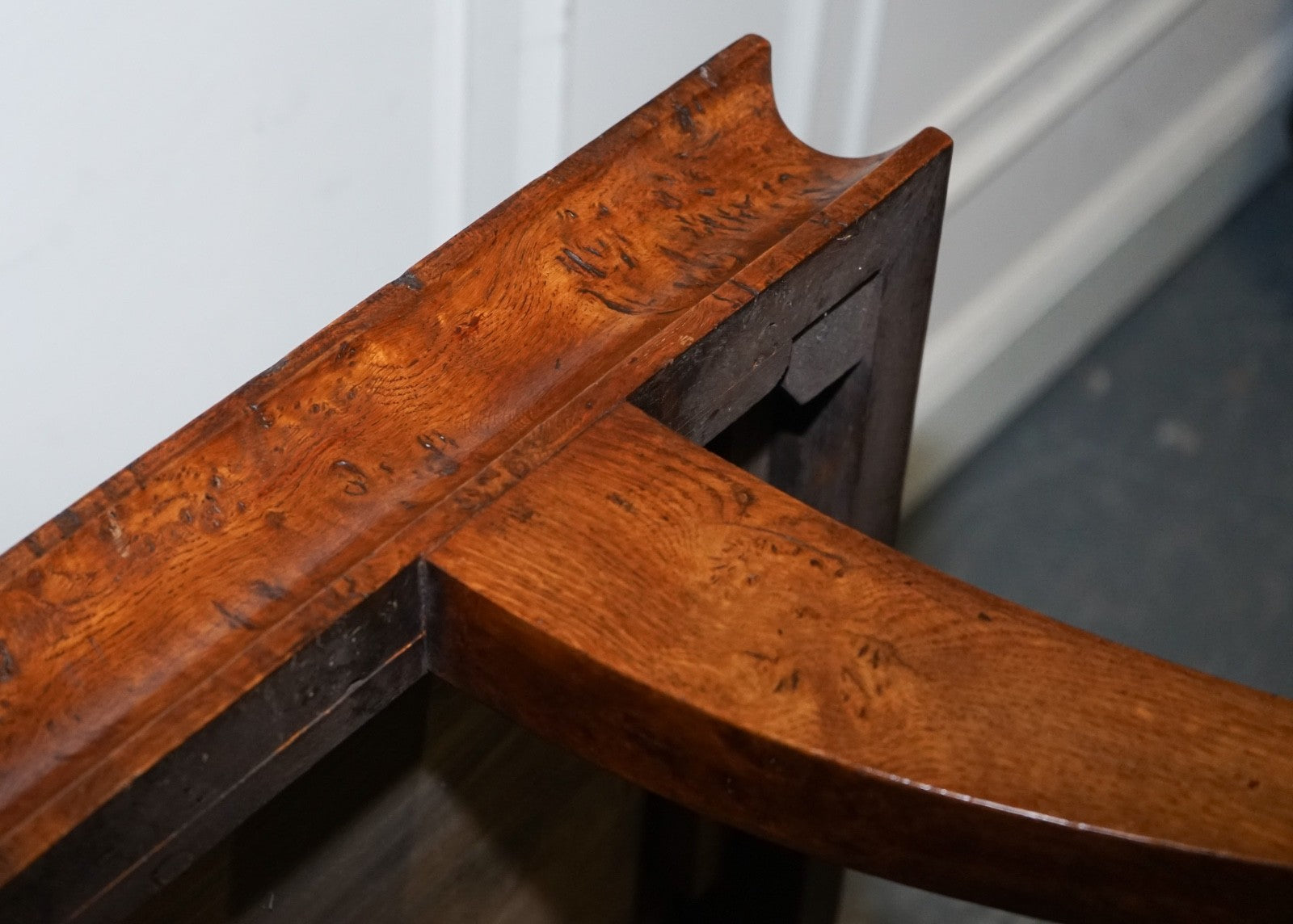 ANTIQUE ART DECO GOLDEN OAK COFFEE TABLE MAPPA BURL TRIM & SPLAYED LEGS