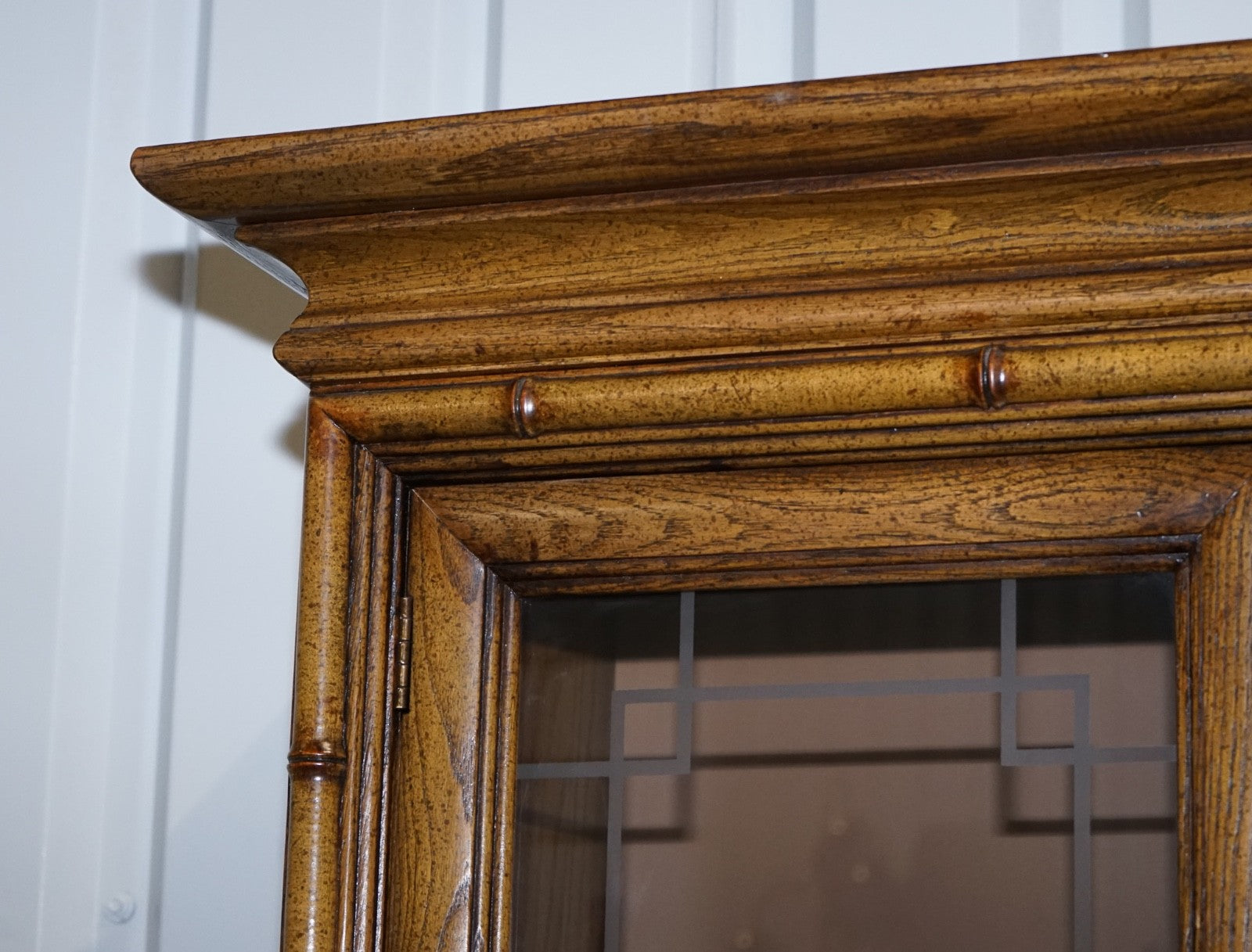 VINTAGE AMERICAN FAUX BAMBOO STYLE DISPLAY CABINET BOOKCASE BY BURLINGTON