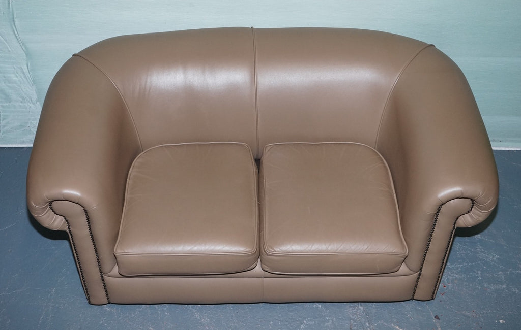 VINTAGE CHESTERFIELD ANDREW MUiRHEAD TAN LEATHER TUB TWO SEATER SOFA STUD DETAIL