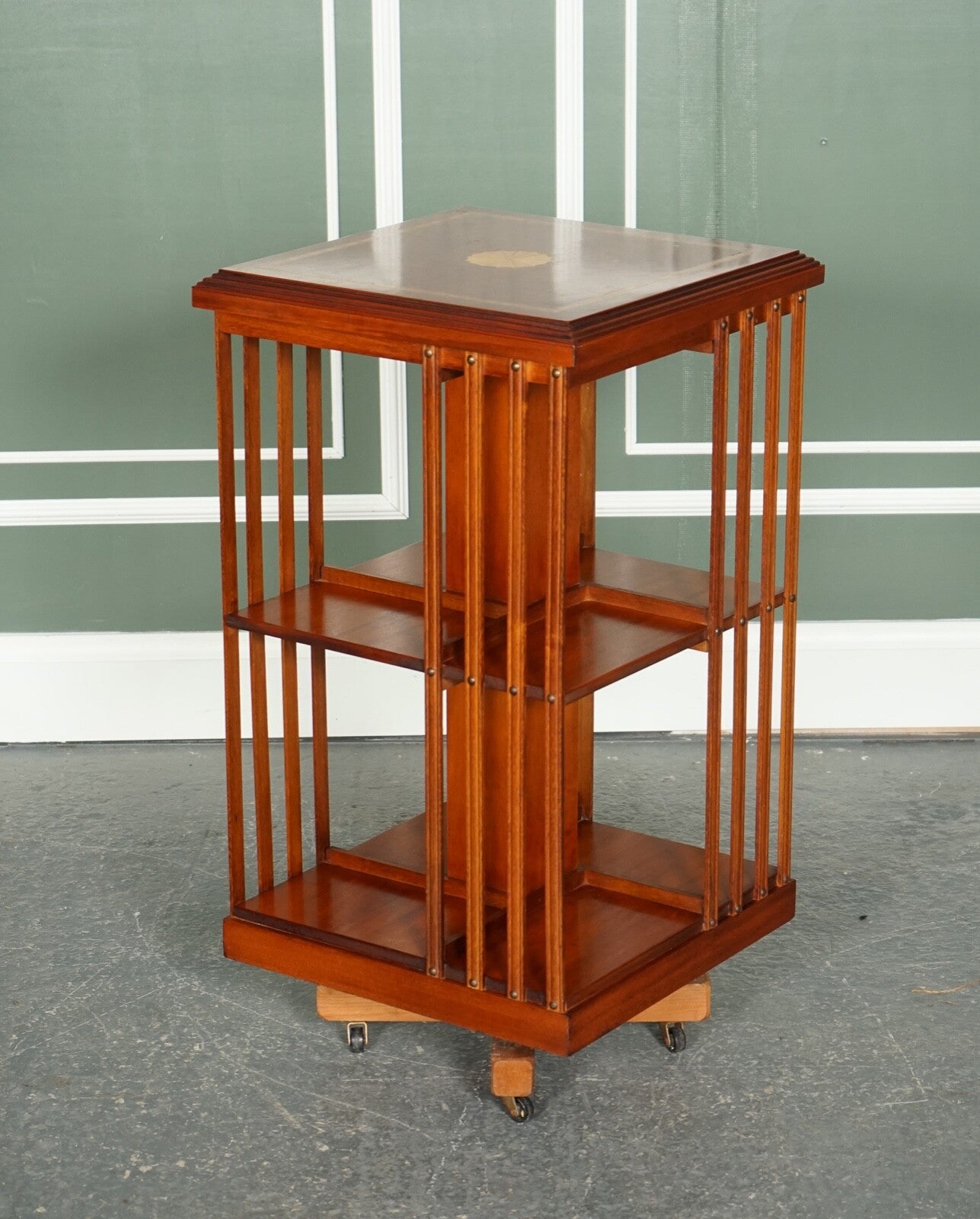 STUNNING BURR WALNUT SHERATON REVIVAL INLAID REVOLVING BOOKCASE END TABLE