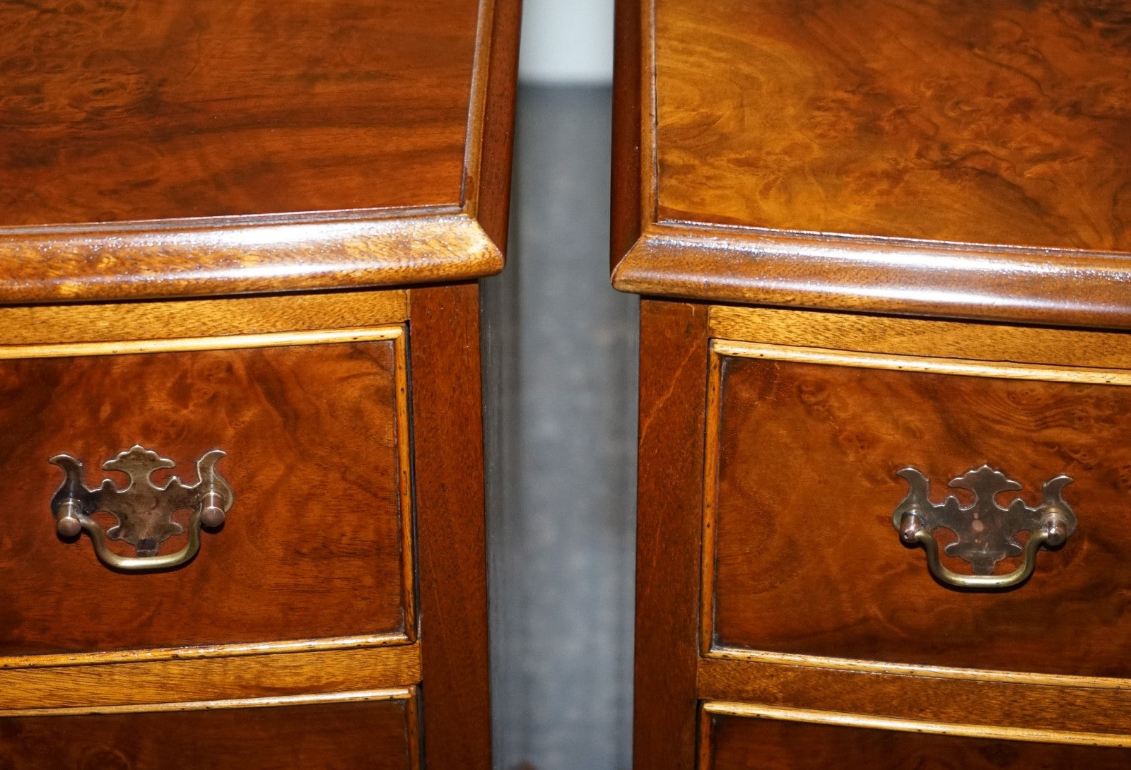 PAIR OF RESTORED BURR WALNUT BEDSIDE NIGHTSTAND CHEST OF DRAWERS