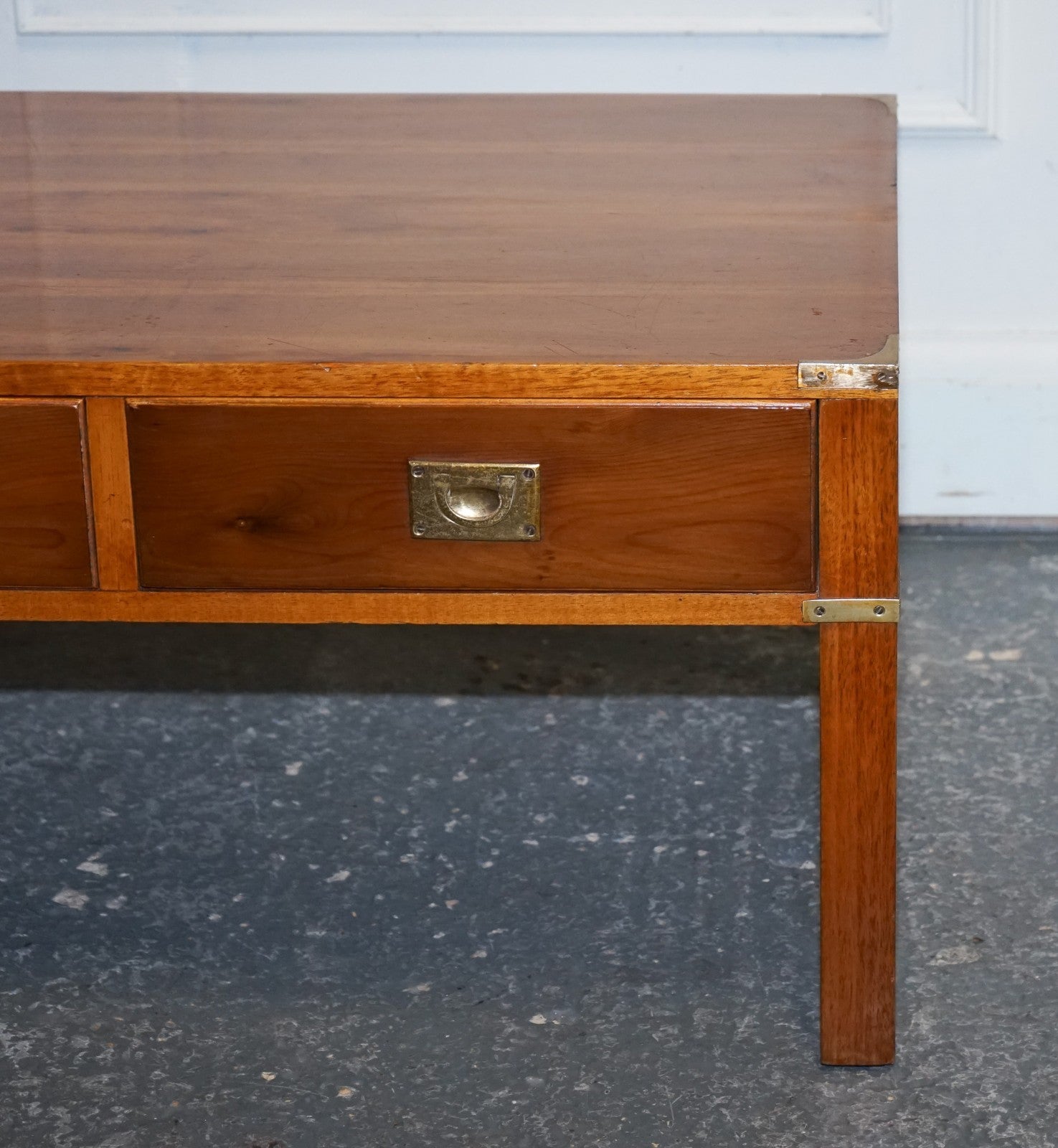 VINTAGE YEW WOOD BRASS MILITARY CAMPAIGN 3 DRAWER COFFEE TABLE