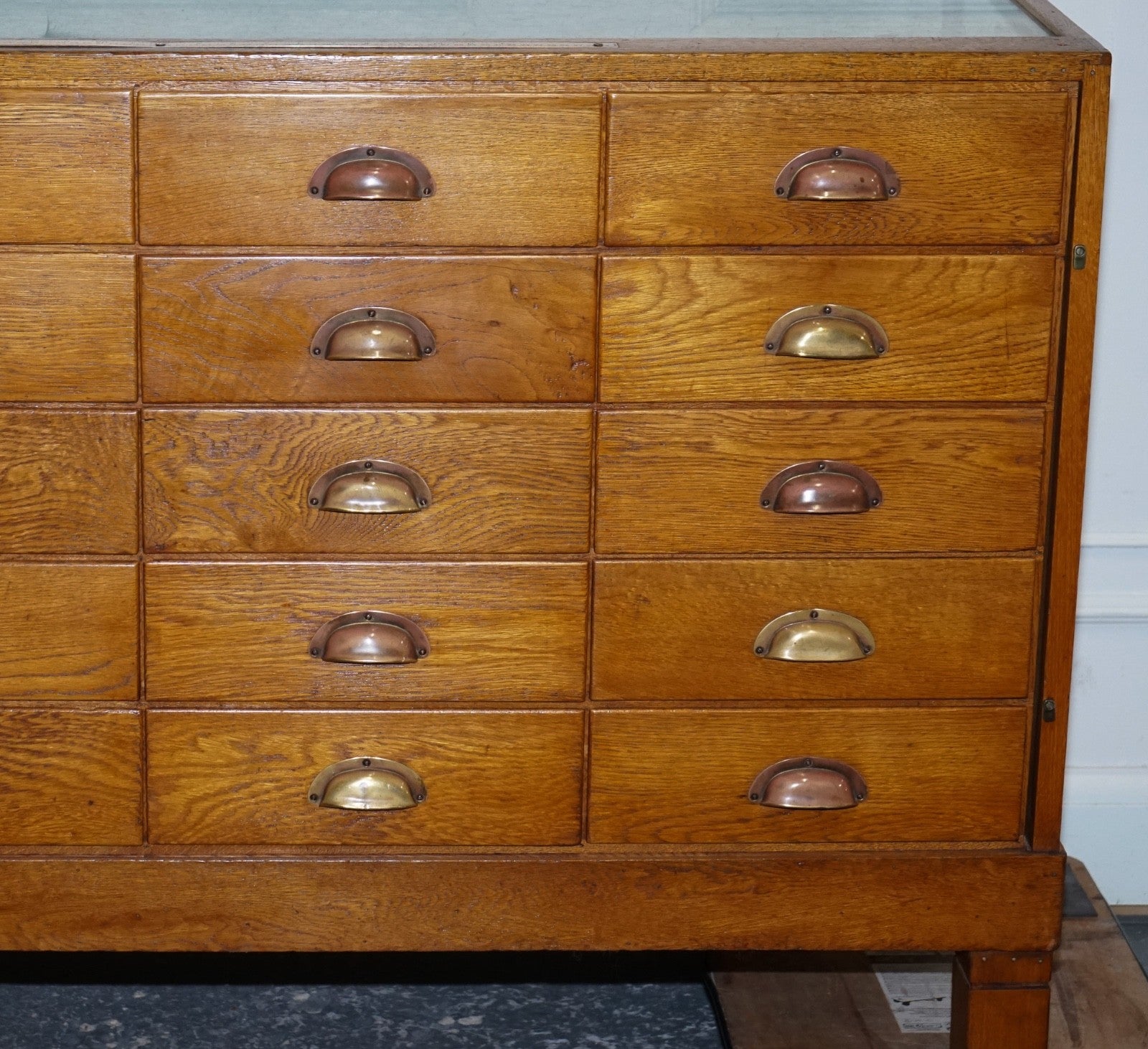 ANTIQUE 1920 ENGLISH VICTORIAN OAK HABERDASHERY SHOP COUNTER WITH ORIGINAL GLASS