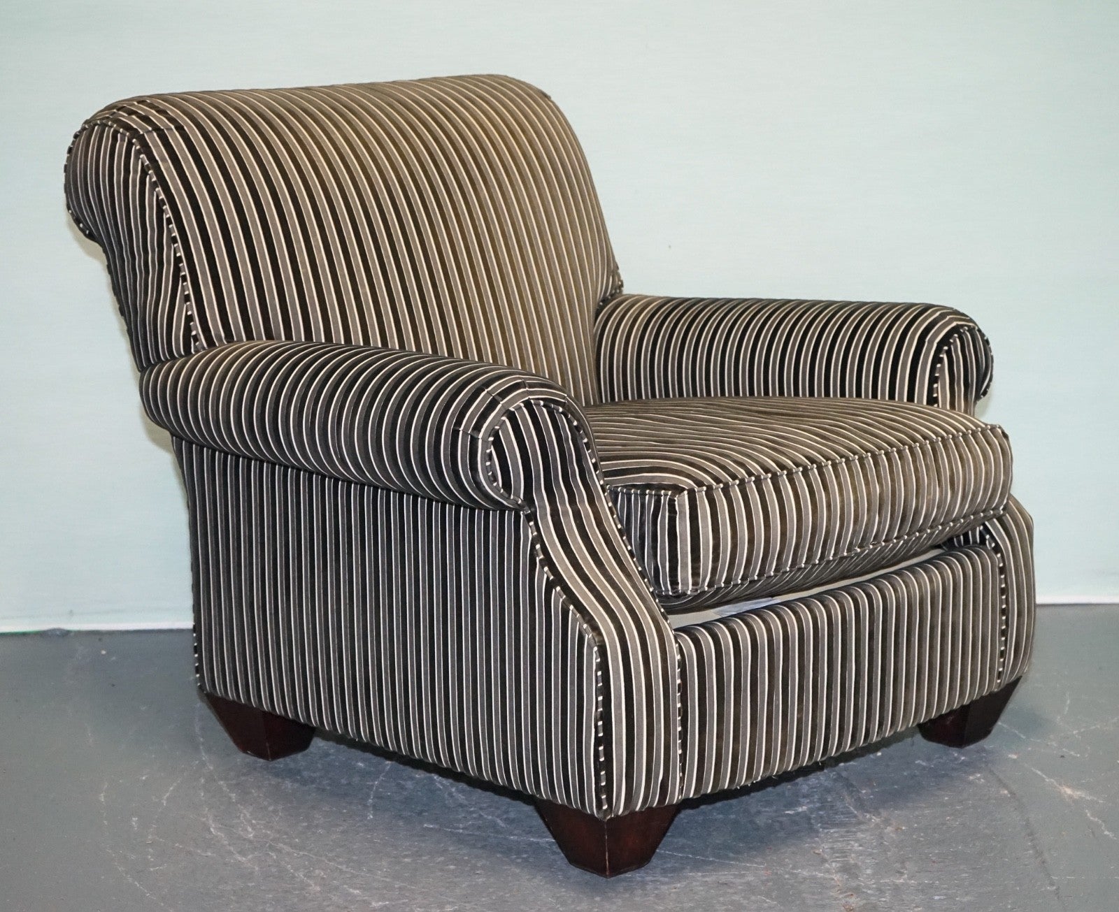 VINTAGE RALPH LAUREN FOR HENREDON STRIPED UPHOLSTERED CHAiR