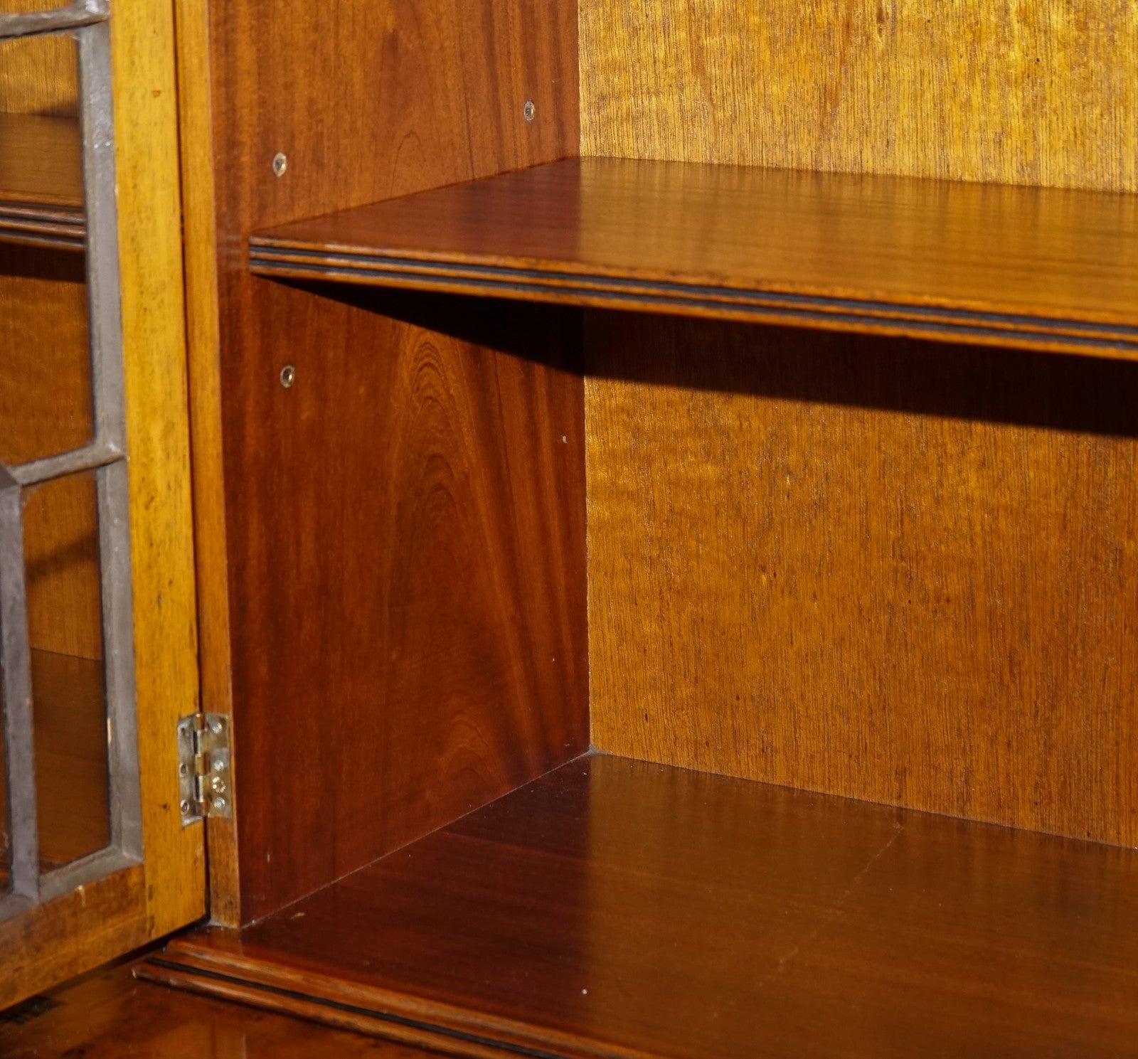 STUNNING LARGE GEORGIAN STYLE BURR WALNUT BREAKFRONT DISPLAY CABINET BOOKCASE