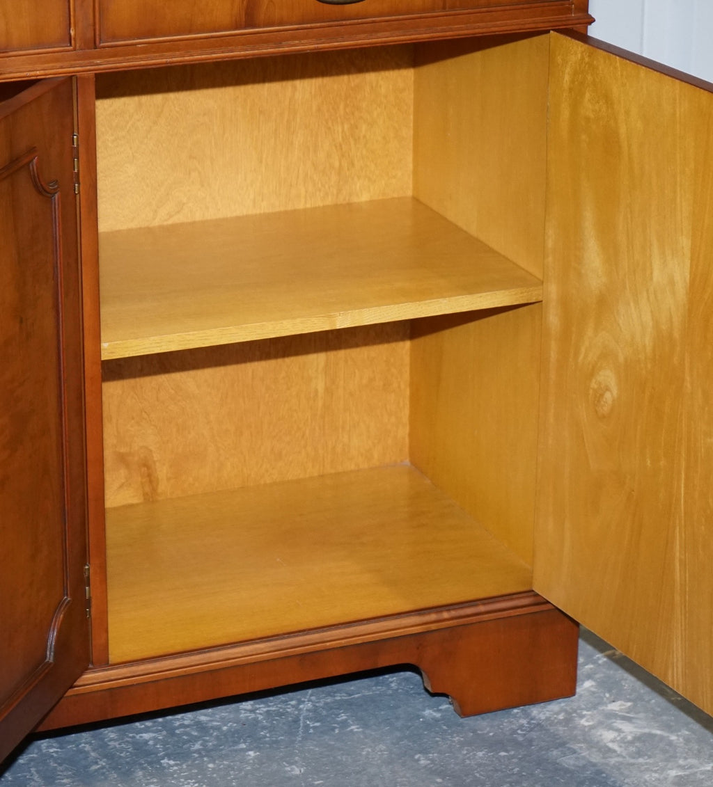 VINTAGE ENGLISH BURR YEW WOOD 3 DOOR GLAZED DISPLAY BOOKCASE CABiNET