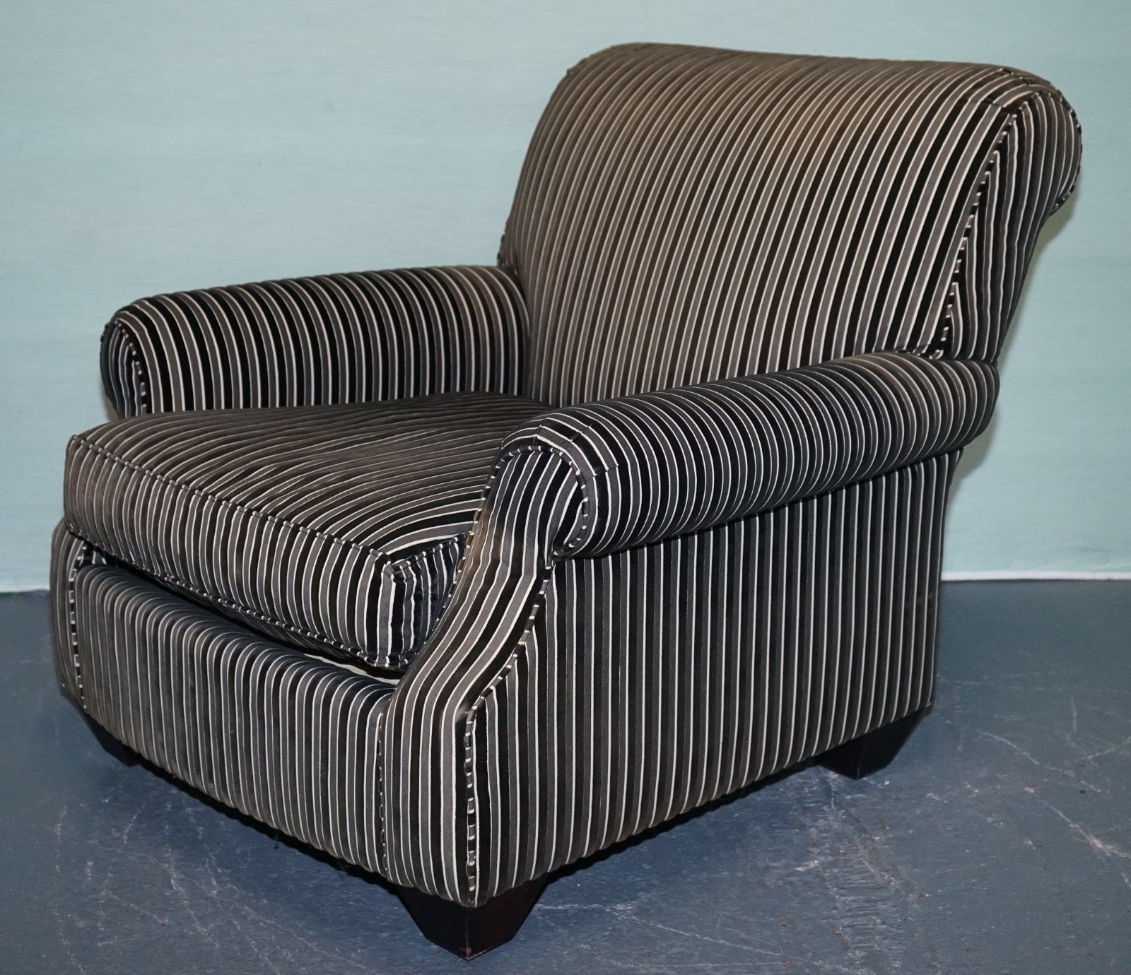 VINTAGE RALPH LAUREN FOR HENREDON STRIPED UPHOLSTERED CHAiR