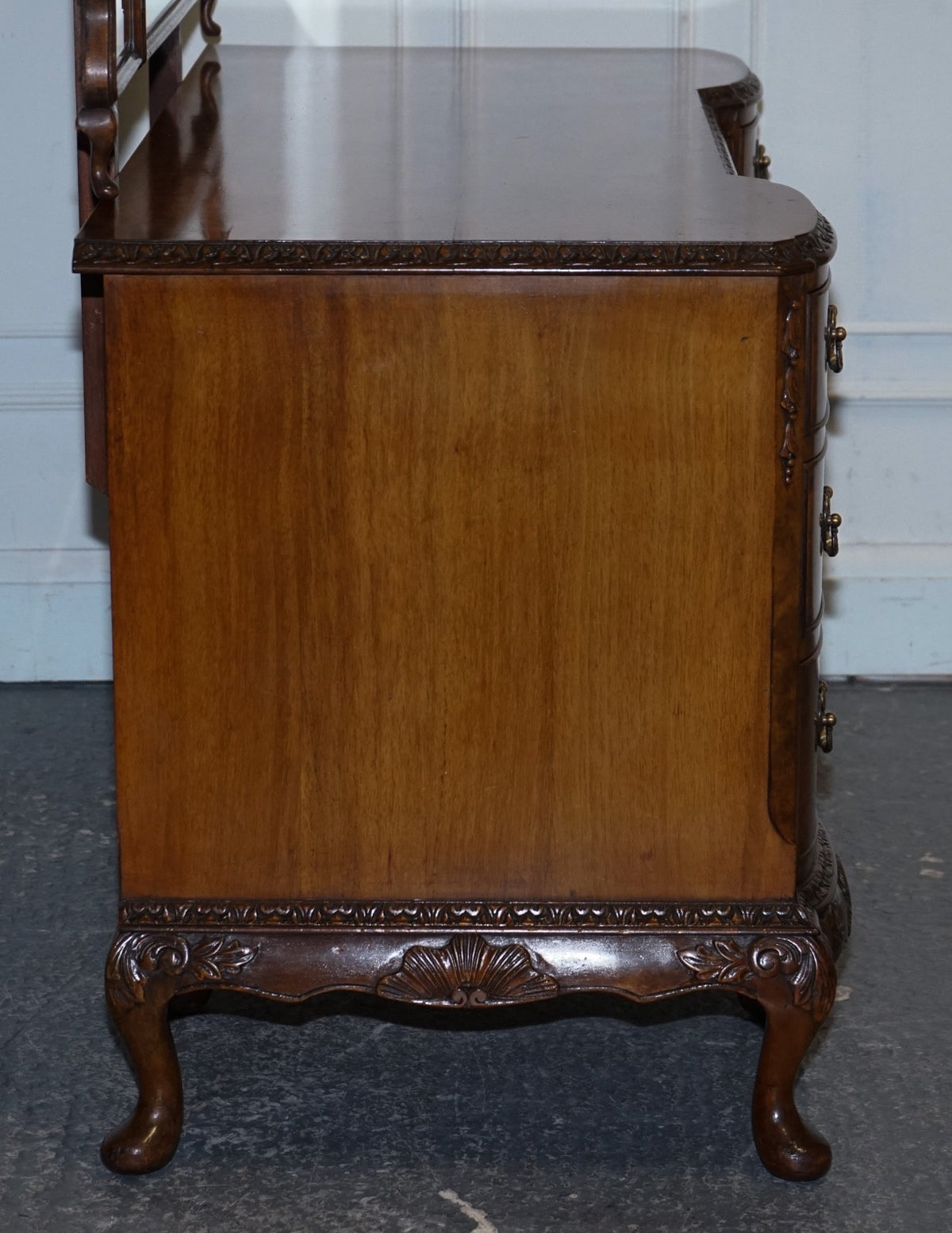 FINE ANTIQUE 1920'S BURR WALNUT HAND CARVED DRESSING TABLE WITH  FOLDING MIRRORS