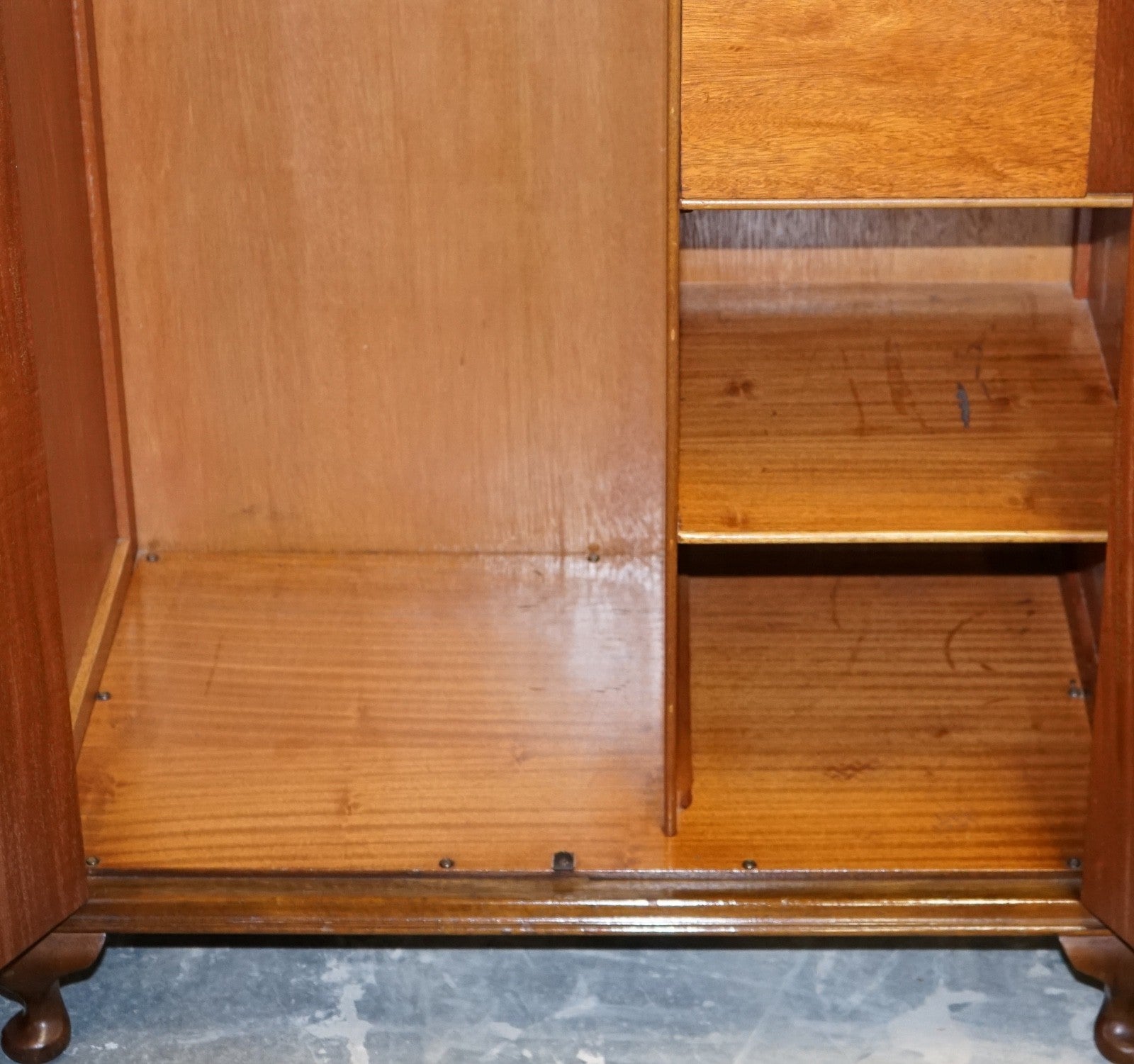 ART DECO 1920'S QUEEN ANNE ENGLiSH  BURR WALNUT TWO DOOR WARDROBE
