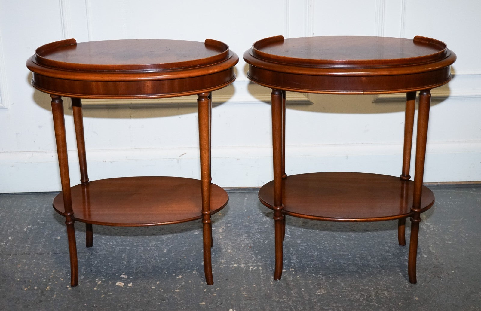 VINTAGE PAIR OF FLAMED MAHOGANY OVAL SIDE END WINE LAMP TABLE GALLERY RAIL TOP