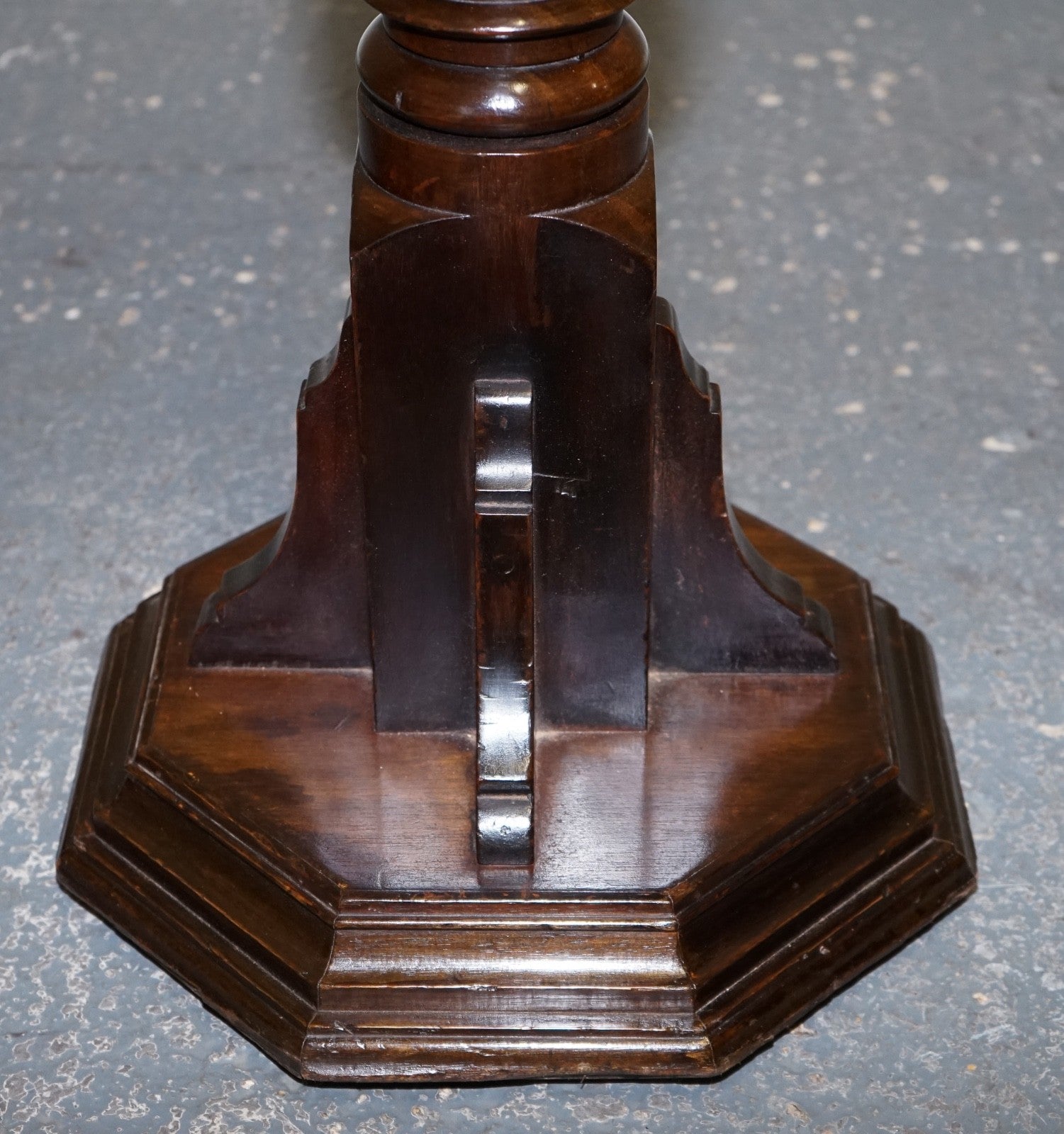 RESTORED PAIR OF EARLY VICTORIAN ENGLISH PEDESTALS WITH WHITE MARBLE TOPS 145 CM