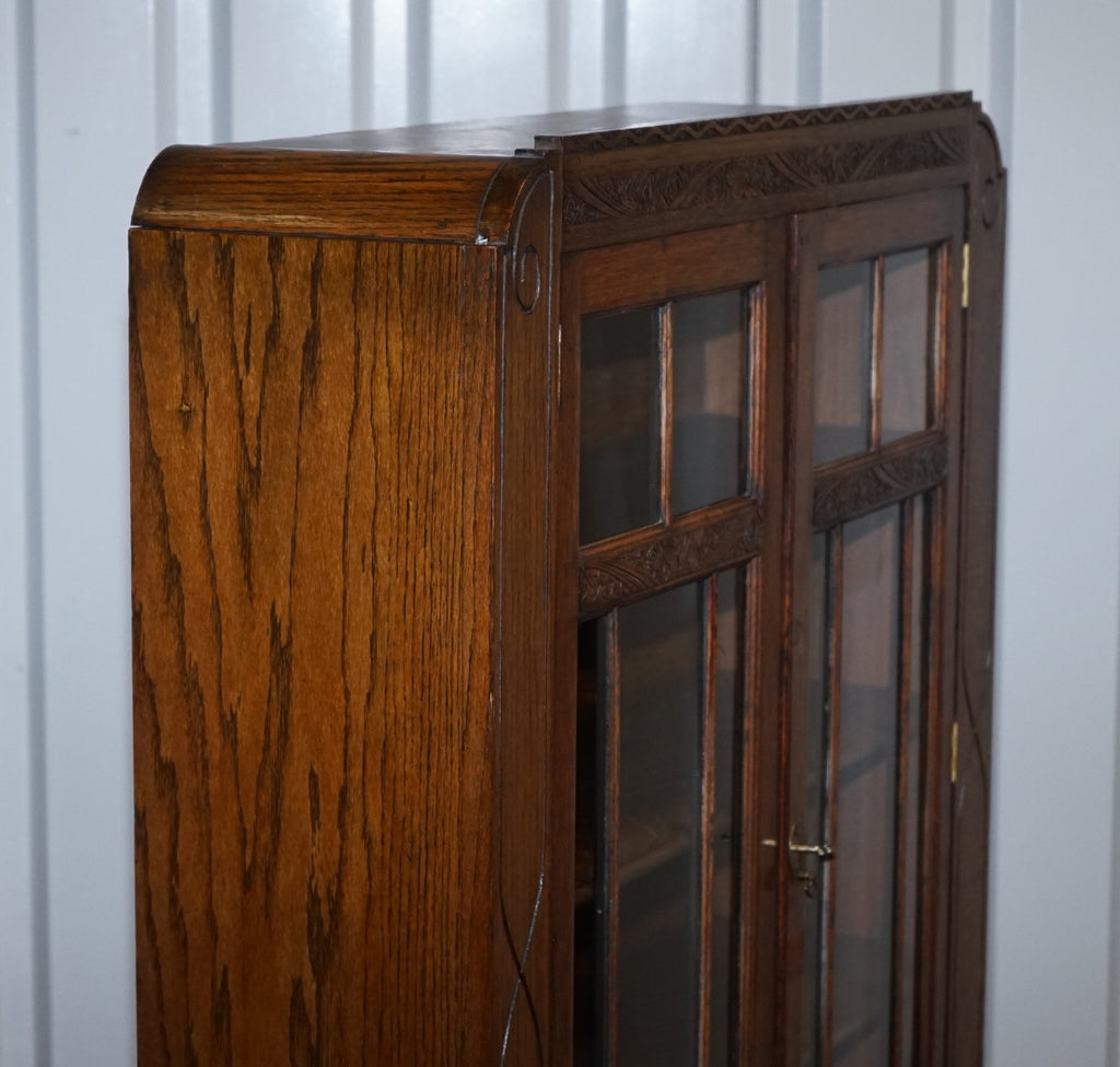 ANTIQUE CIRCA 1920'S ENGLISH OAK ART DECO CARVED BOOKCASE CABINET