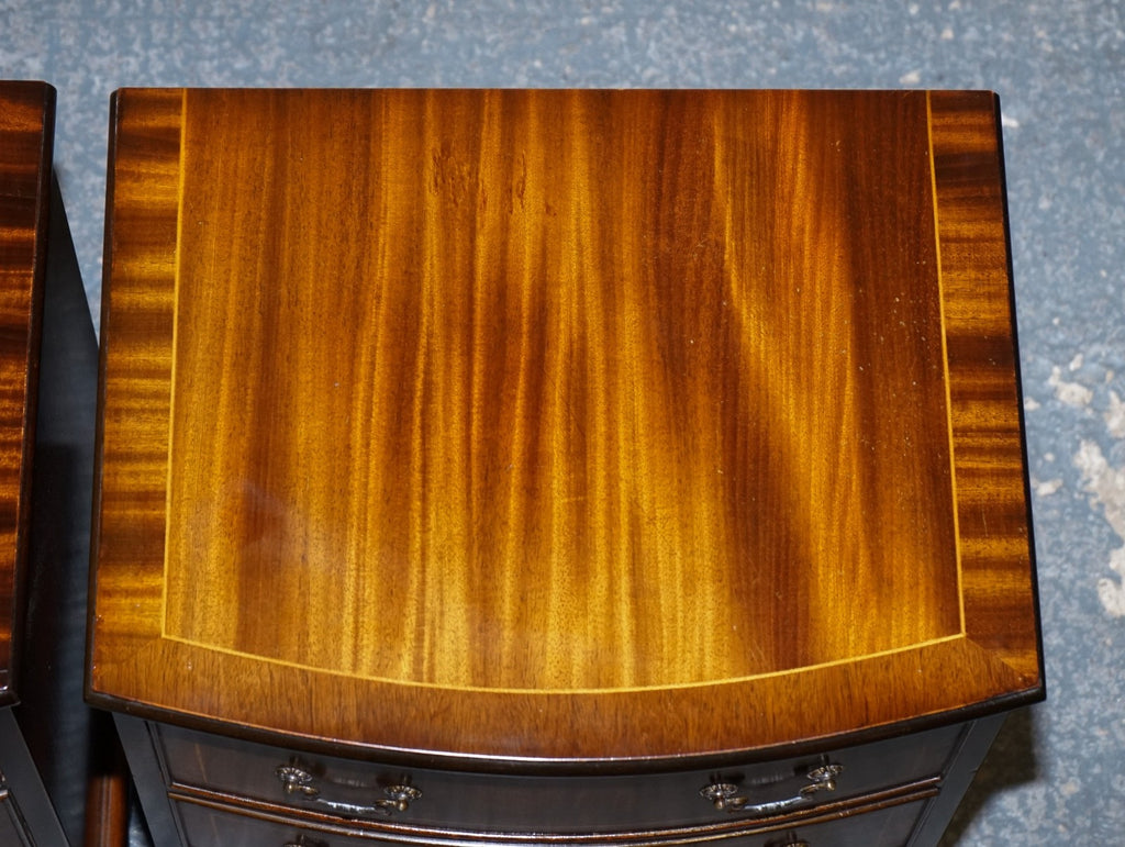 RESTORED VINTAGE ENGLISH PAIR OF BEDSIDE TABLES NIGHTSTAND WITH ORIGINAL HANDLES