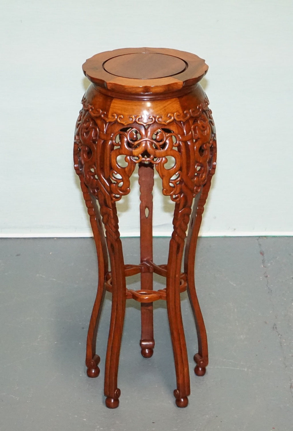 CHINESE HARDWOOD PLANT STAND WITH PIERCED DESIGN & CABRIOLE LEGS