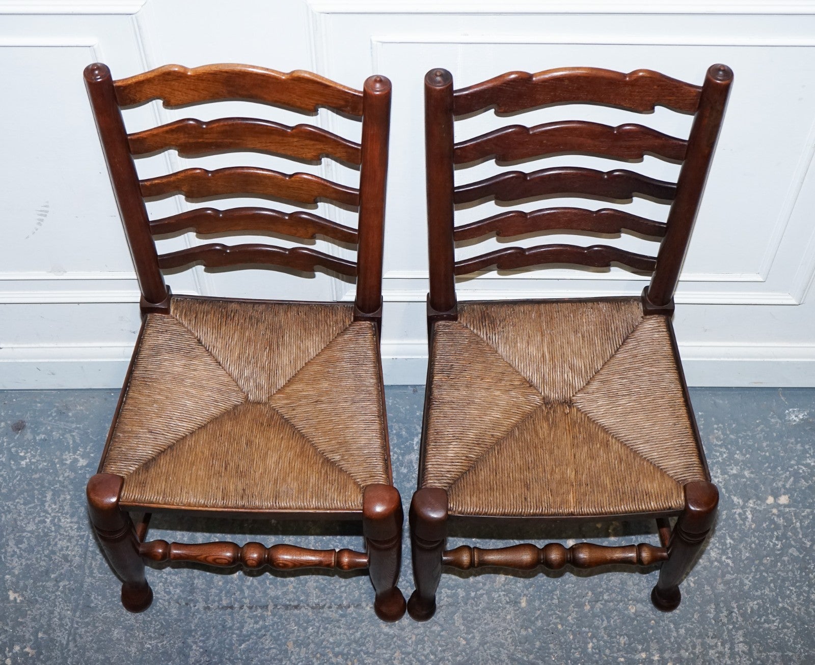 SET OF SIX ENGLISH ANTIQUE CIRCA 1910 LADDERBACK RUSH SEAT DINING CHAIRS