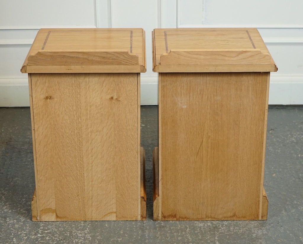 VINTAGE PAIR OF OAK KEATS BEDSIDE NIGHTSTAND CABINET MADE BY CURTIS FURNITURE J1