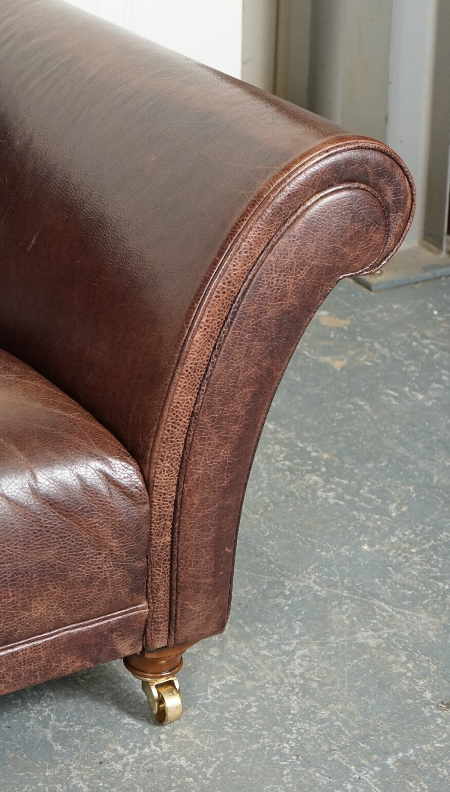 STUNNING FISHPOOLS HERITAGE BROWN LEATHER 2 TO 3 SEATER SOFA