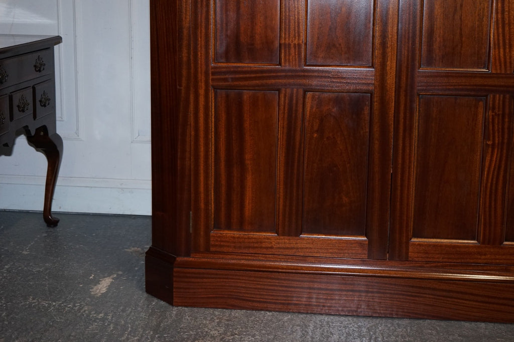 STUNNING LARGE BESPOKE PANELLED HALLWAY CUPBOARD WARDROBE AMOIRE